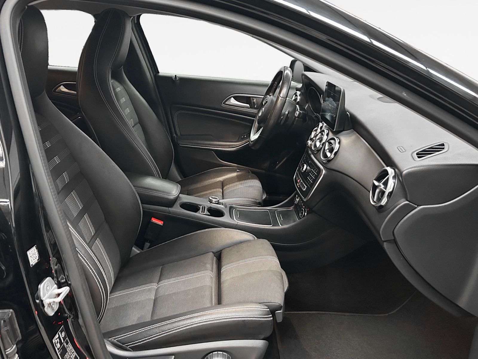 Mercedes-Benz GLA 200 d - foto 13