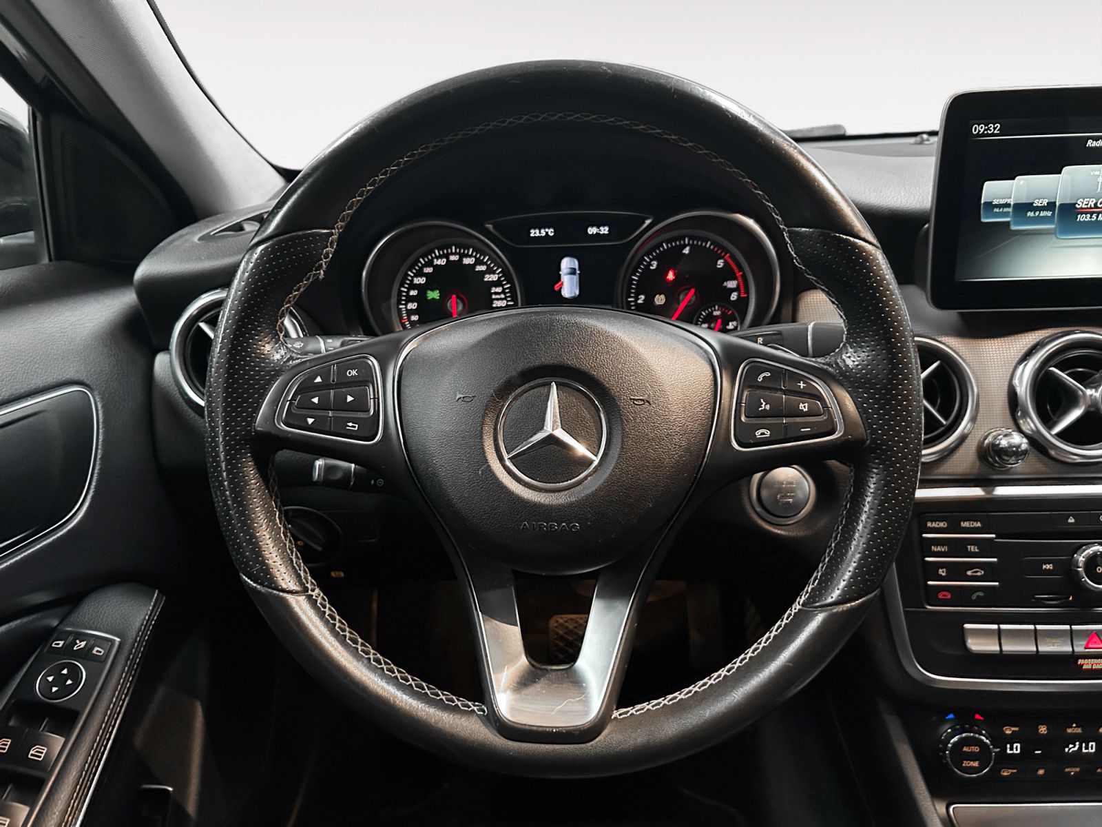 Mercedes-Benz GLA 200 d - foto 10