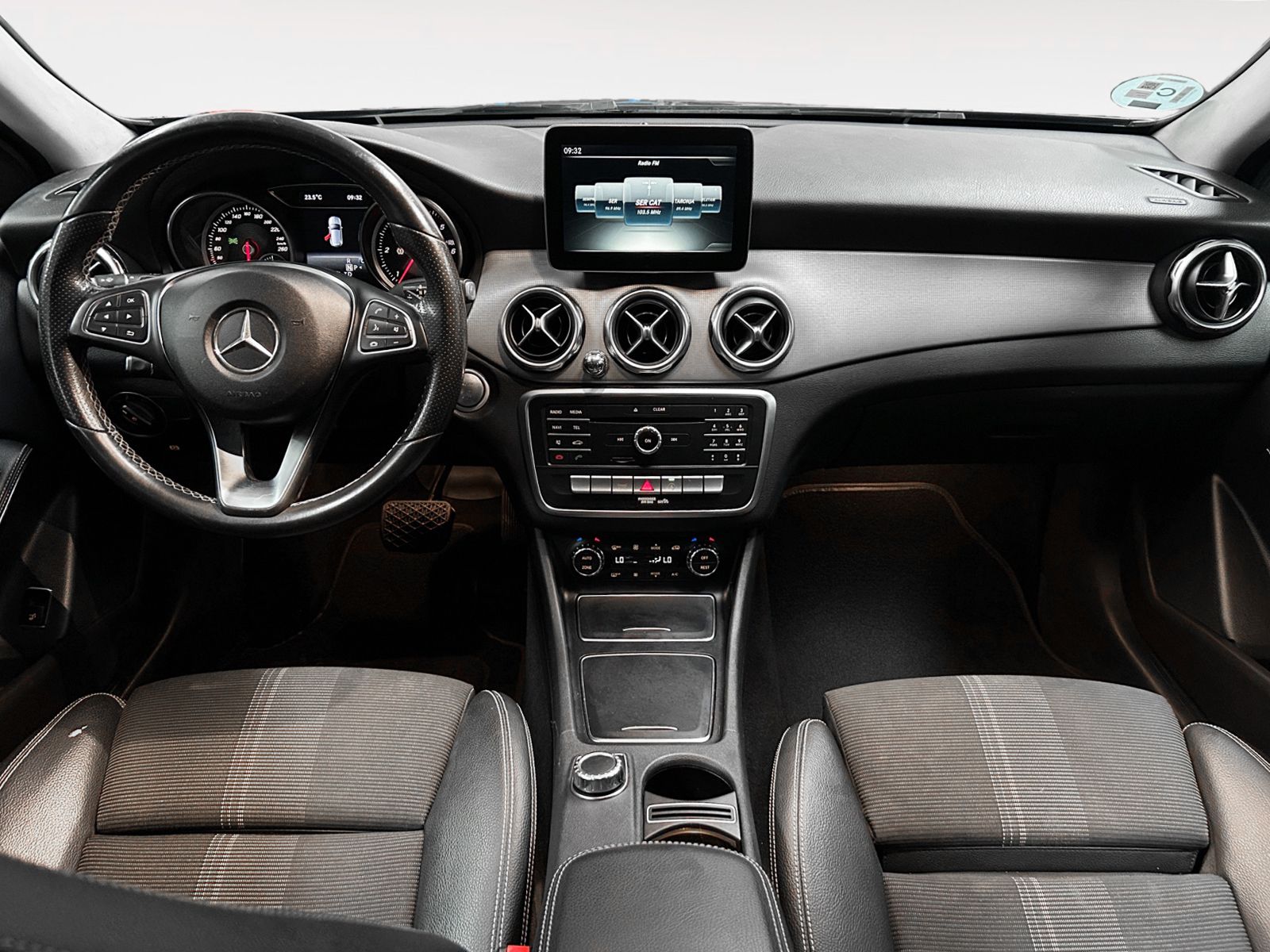 Mercedes-Benz GLA 200 d - foto 9
