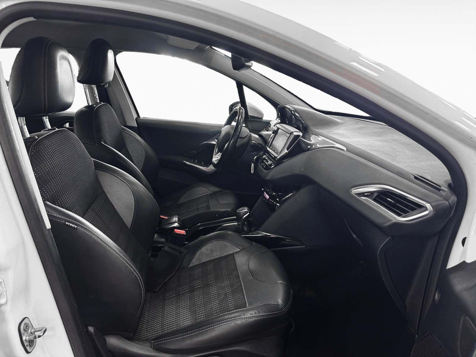 Peugeot 2008 PureTech 110 Allure EAT6 - foto 13