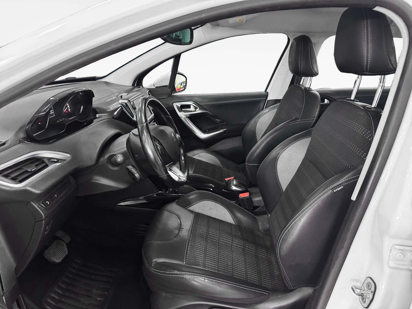 Peugeot 2008 PureTech 110 Allure EAT6 - foto 11