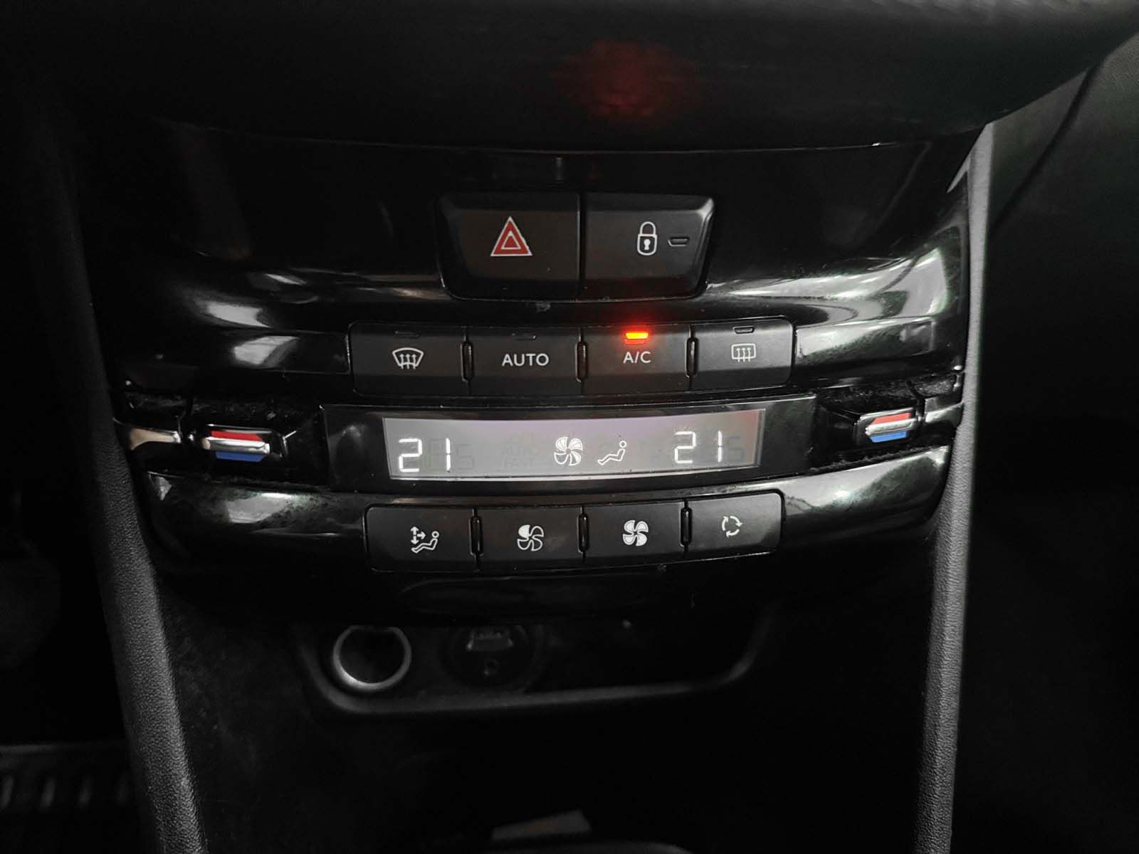 Peugeot 2008 PureTech 110 Allure EAT6 - foto 22