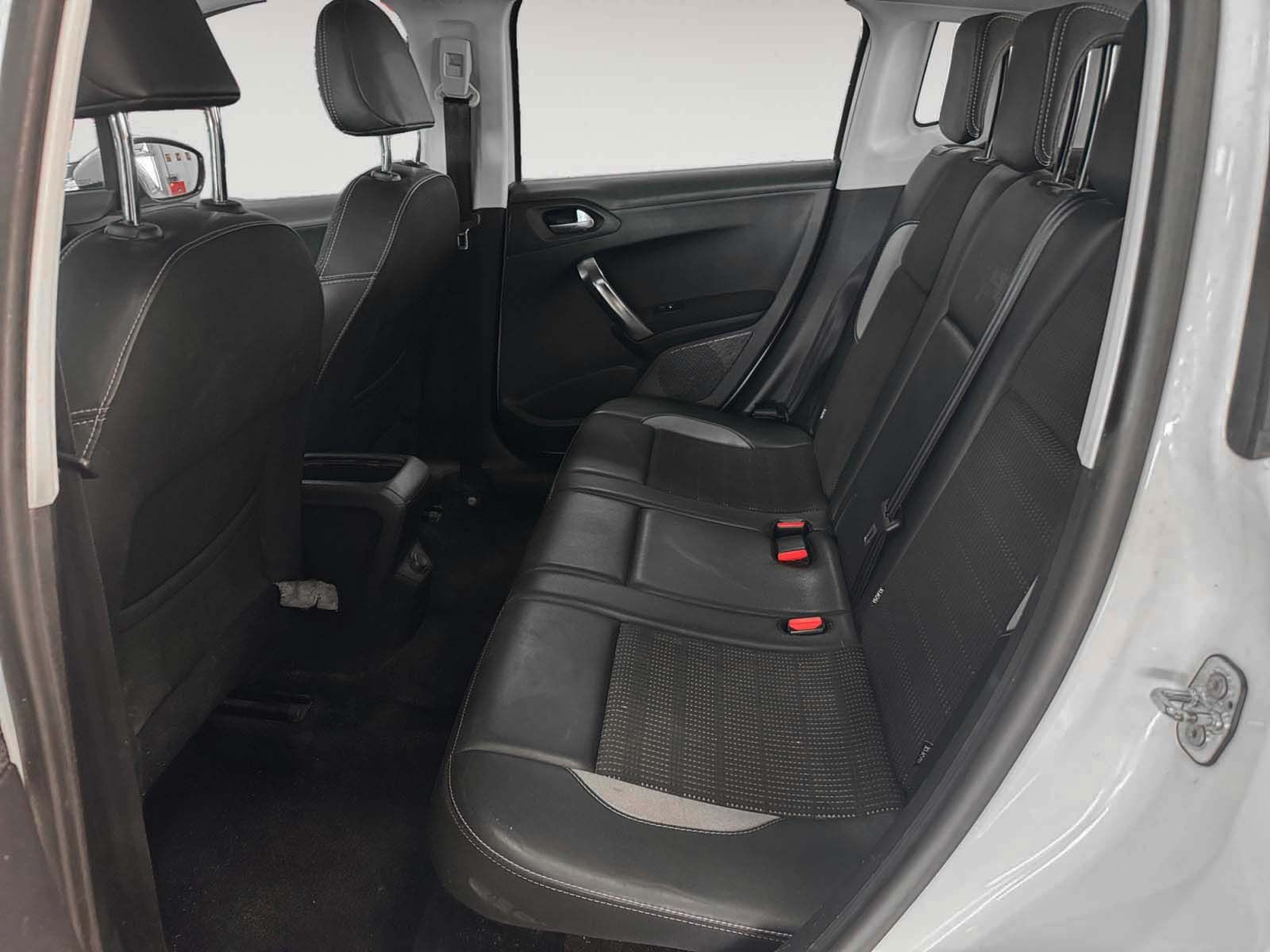 Peugeot 2008 PureTech 110 Allure EAT6 - foto 12