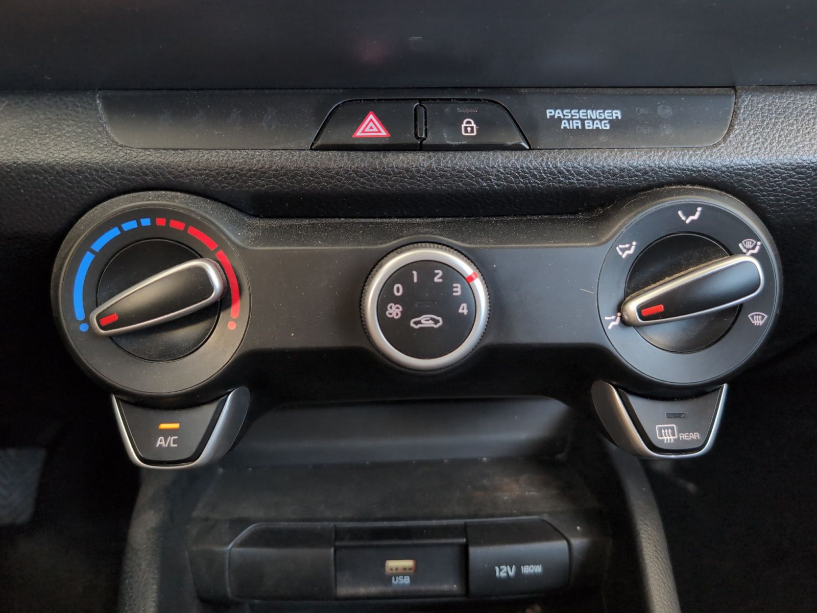 Kia Stonic 1.0 T-GDi MHEV Concept - foto 22