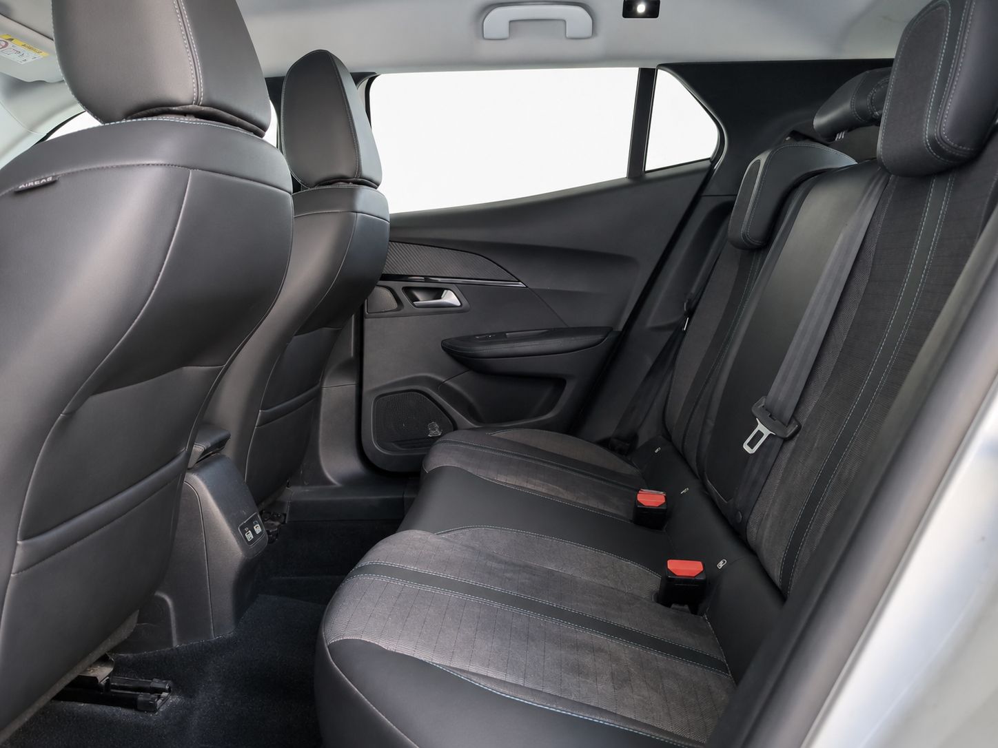 Peugeot 2008 BlueHDi 110 Allure Pack - foto 11