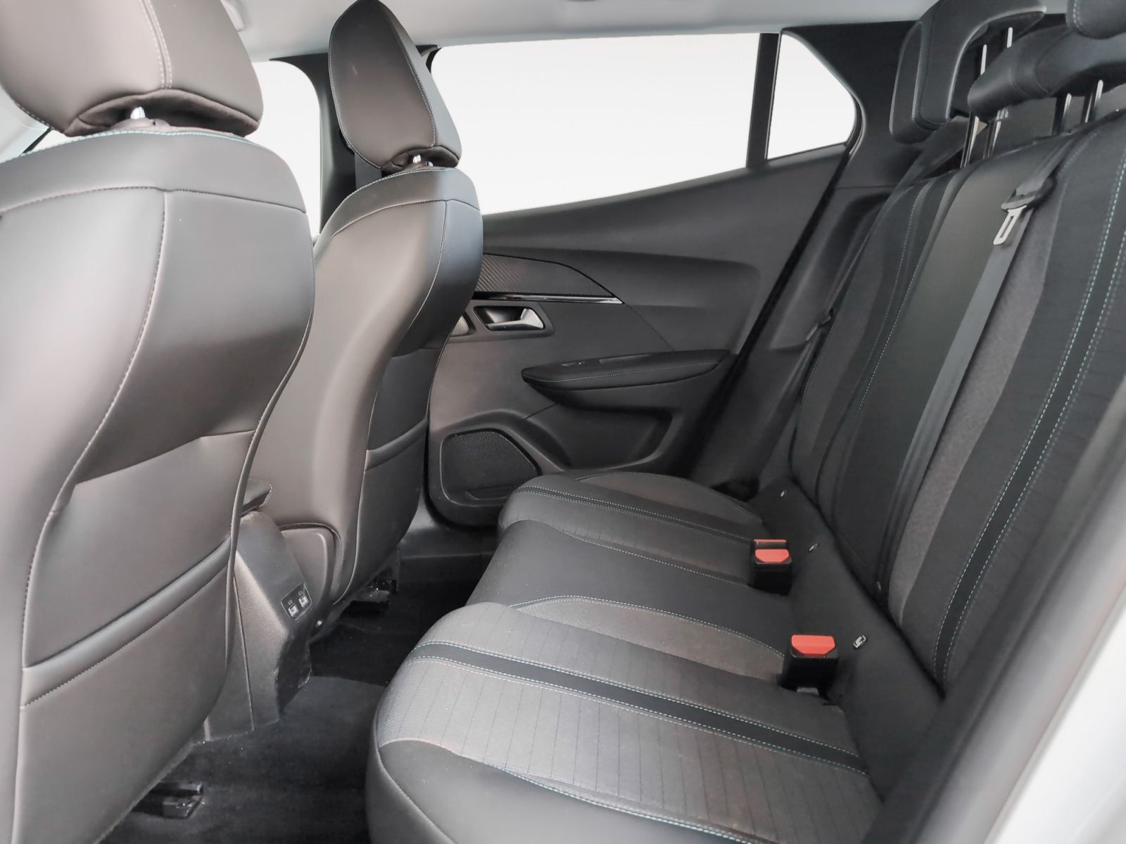 Peugeot 2008 BlueHDi 110 Allure Pack - foto 11