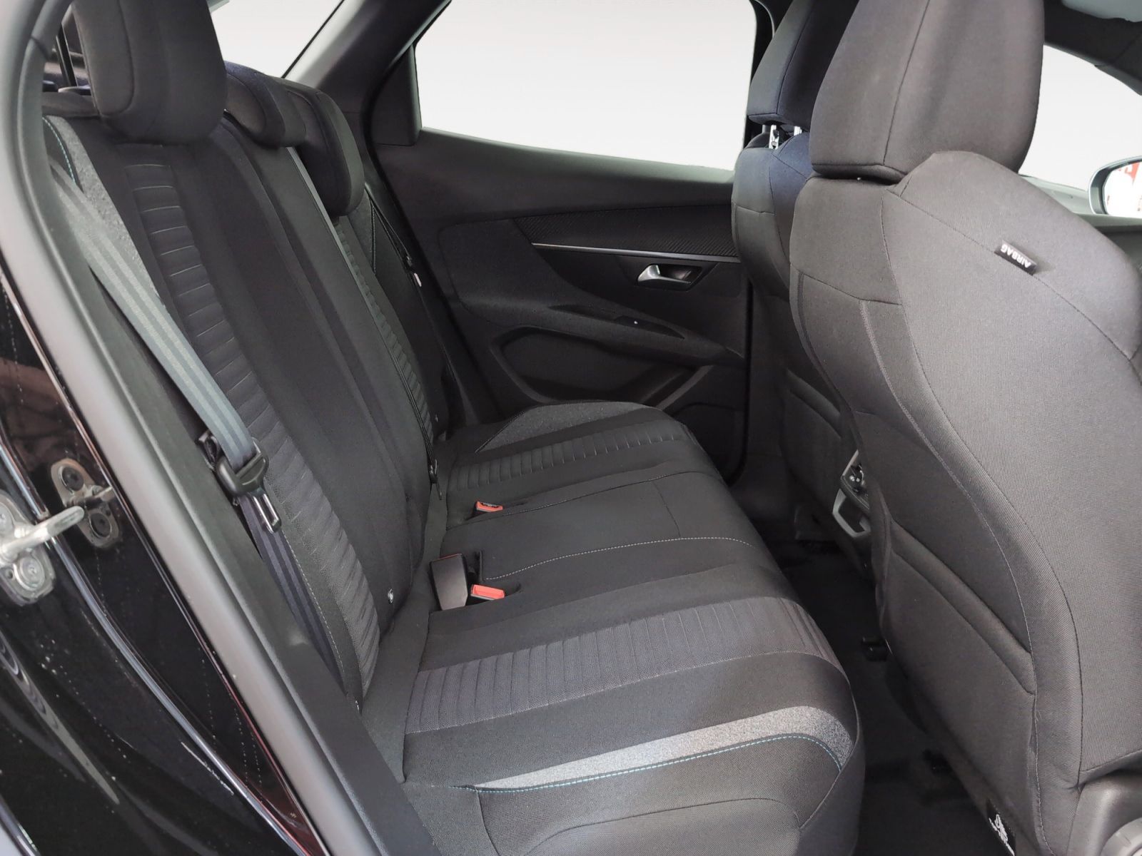 Peugeot 3008 Hybrid 180 Active Pack e-EAT8 - foto 11