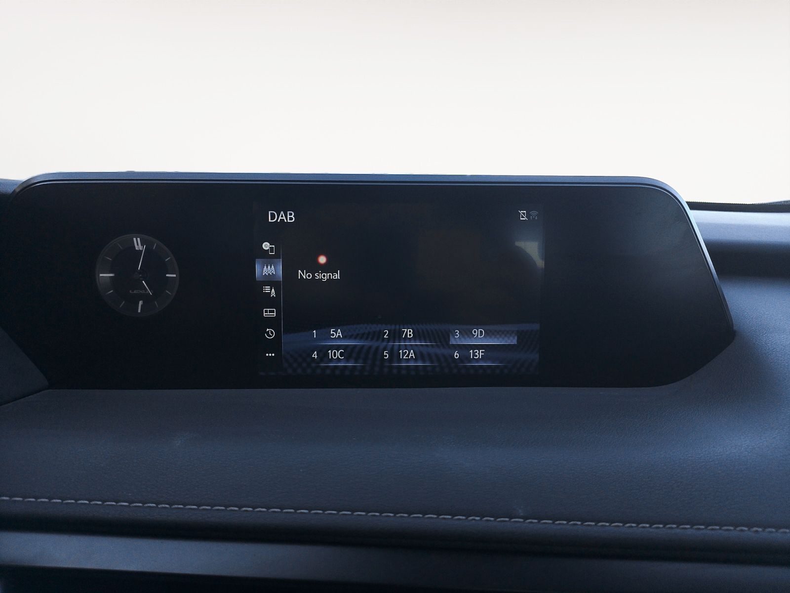 Lexus UX 250h Business 2WD - foto 18