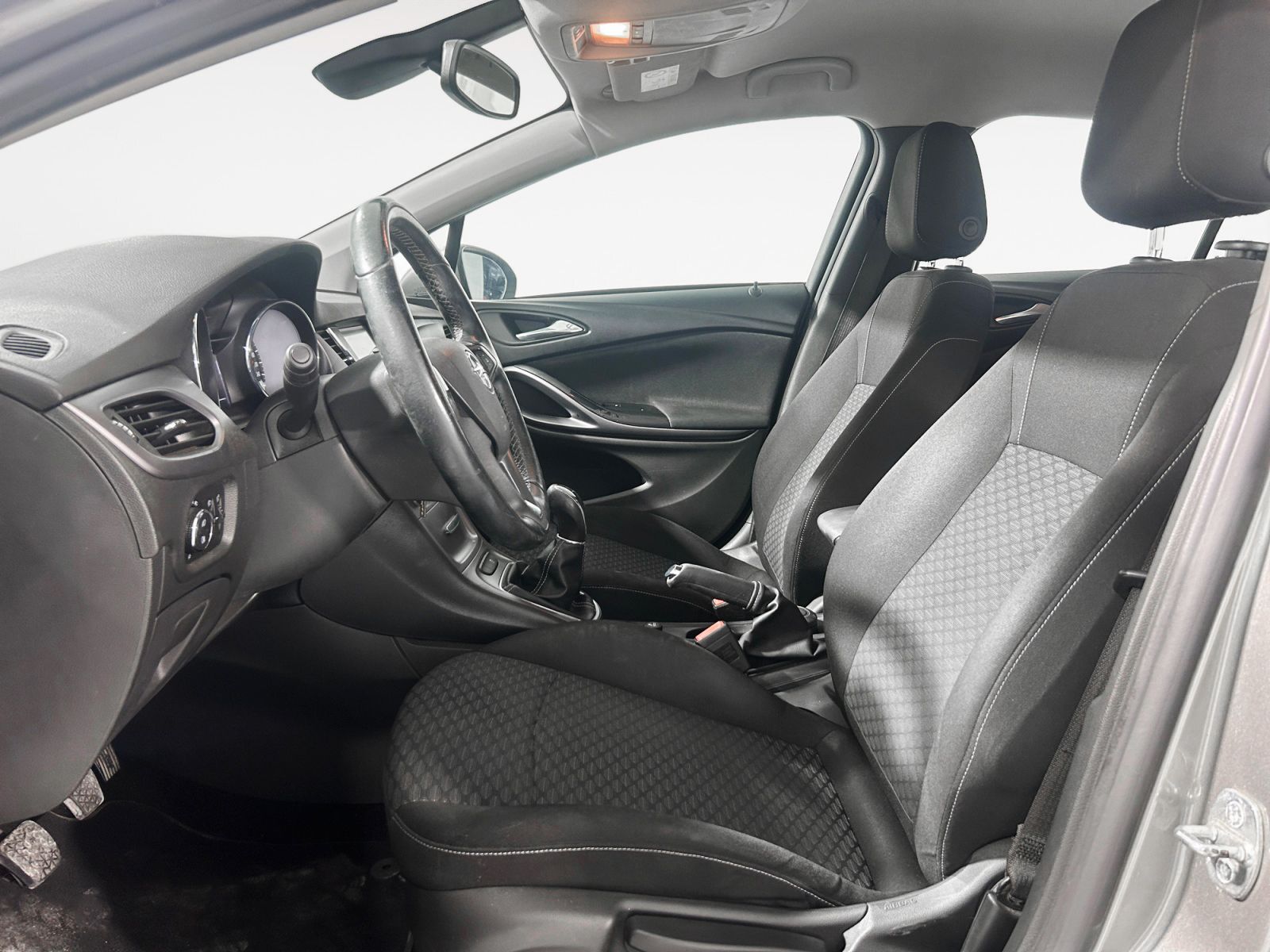 Opel Astra 1.6 CDTI Selective - foto 11