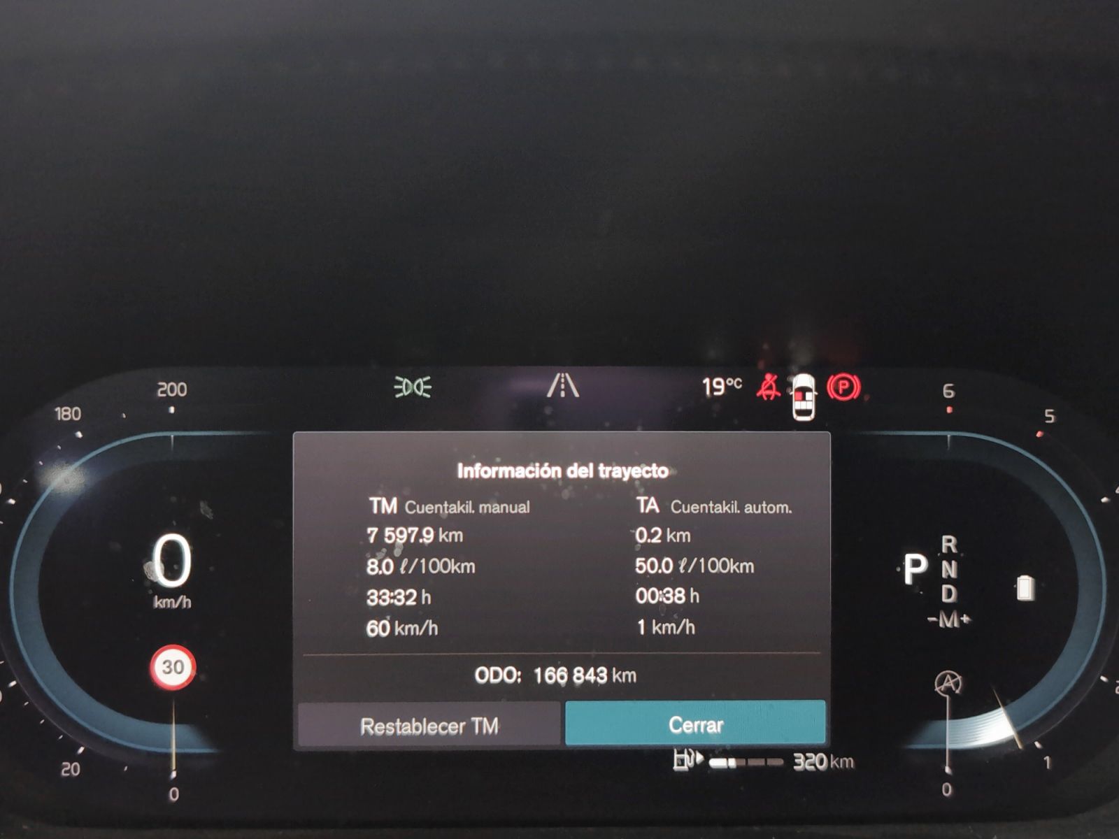Volvo XC60 B4 D Momentum Pro AWD - foto 17