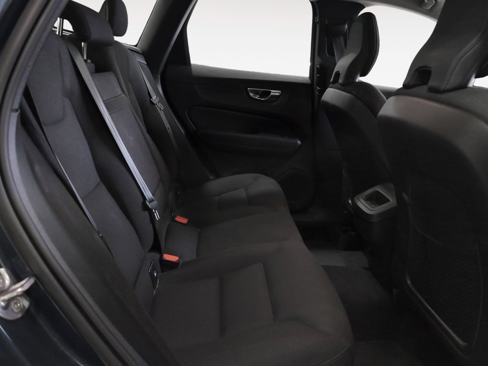 Volvo XC60 B4 D Momentum Pro AWD - foto 12
