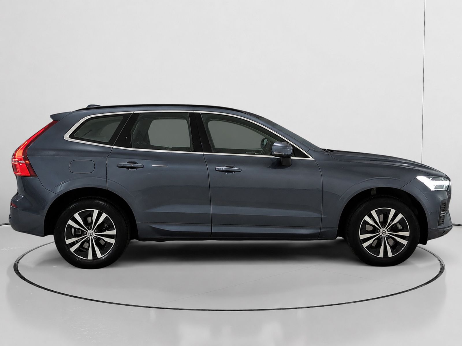 Volvo XC60 B4 D Momentum Pro AWD - foto 2
