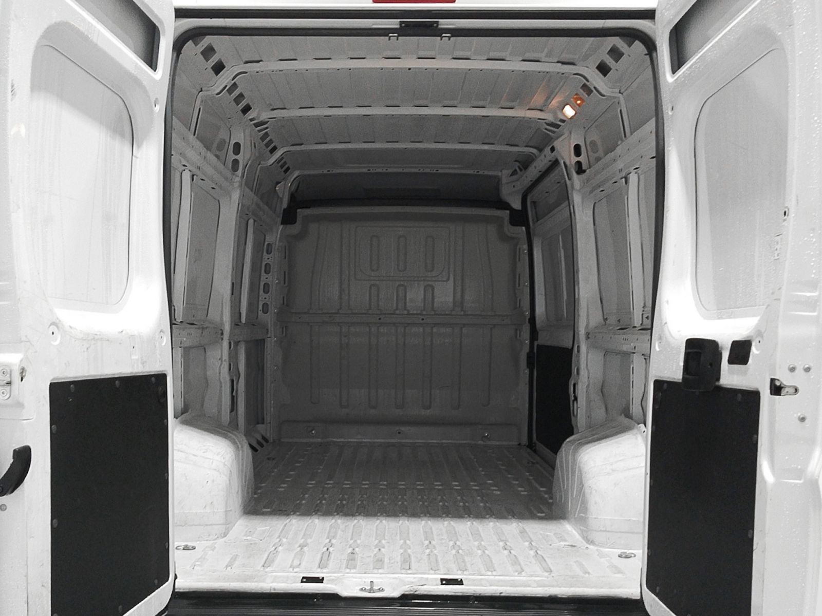 Fiat Ducato Furgon 35 2.2 MultiJet L2H2 - foto 13