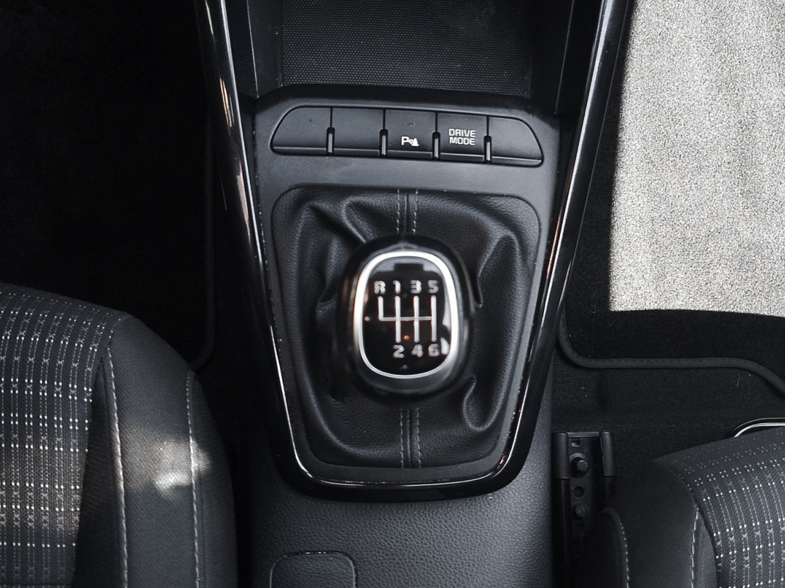 Kia Stonic 1.0 T-GDi MHEV Drive iMT - foto 15