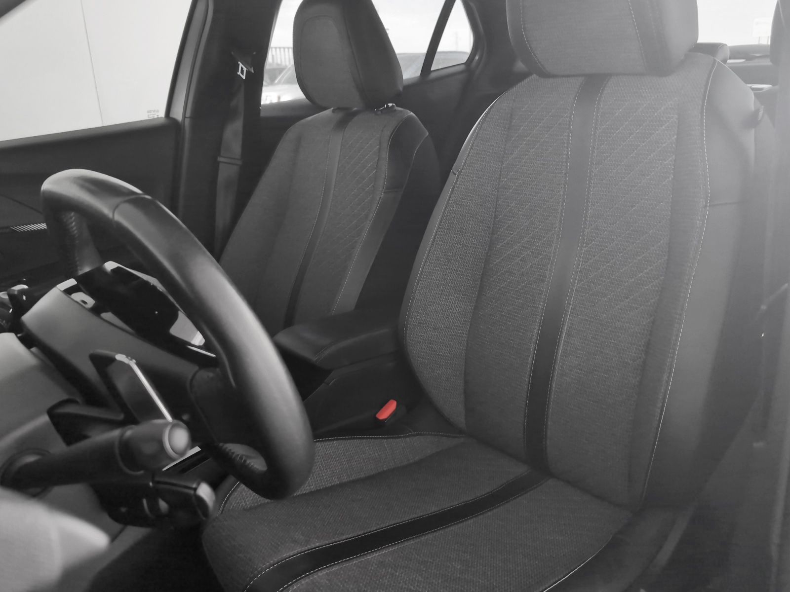 Peugeot 2008 PureTech 130 Allure EAT8 - foto 20