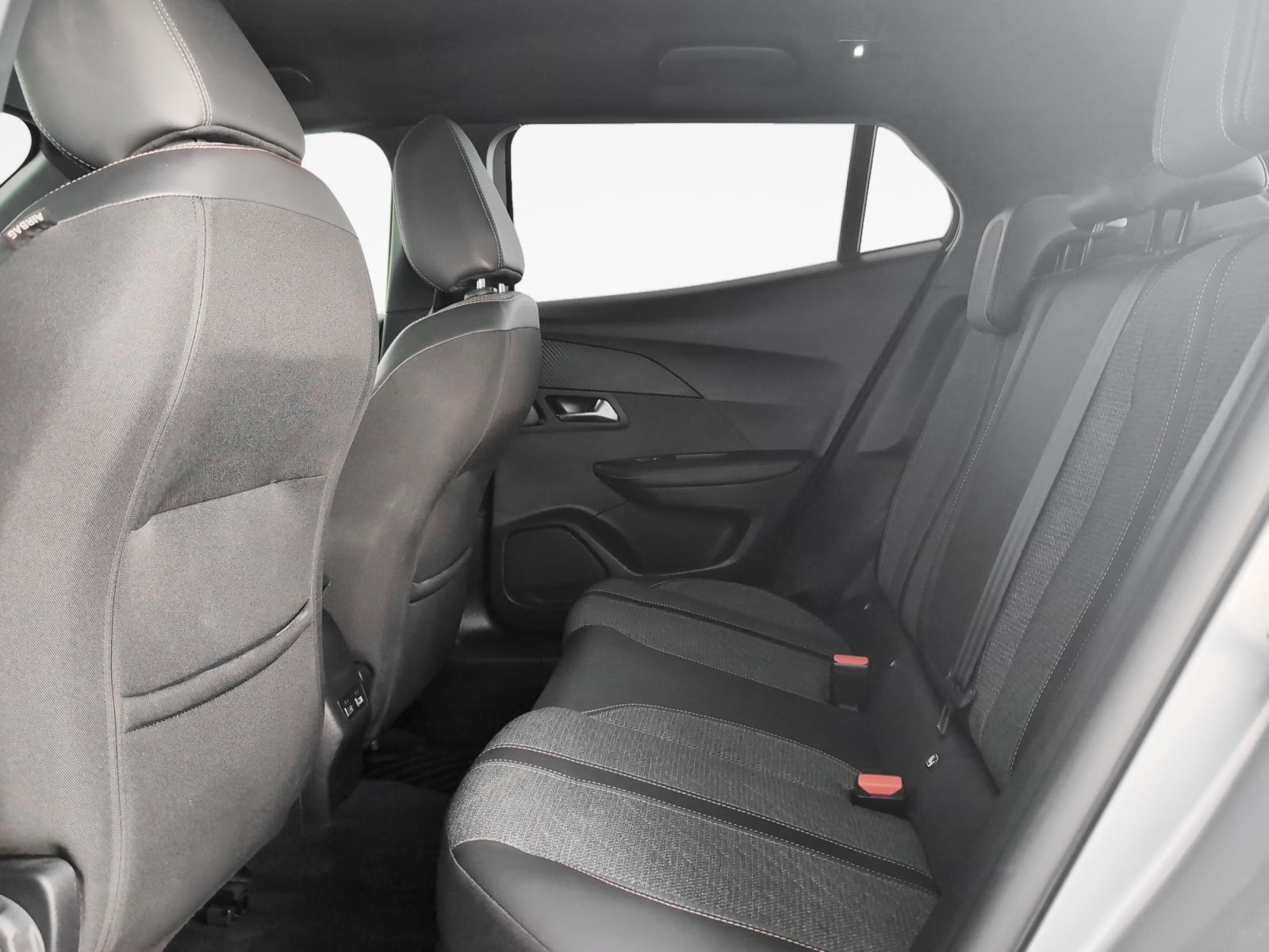 Peugeot 2008 PureTech 130 Allure EAT8 - foto 11