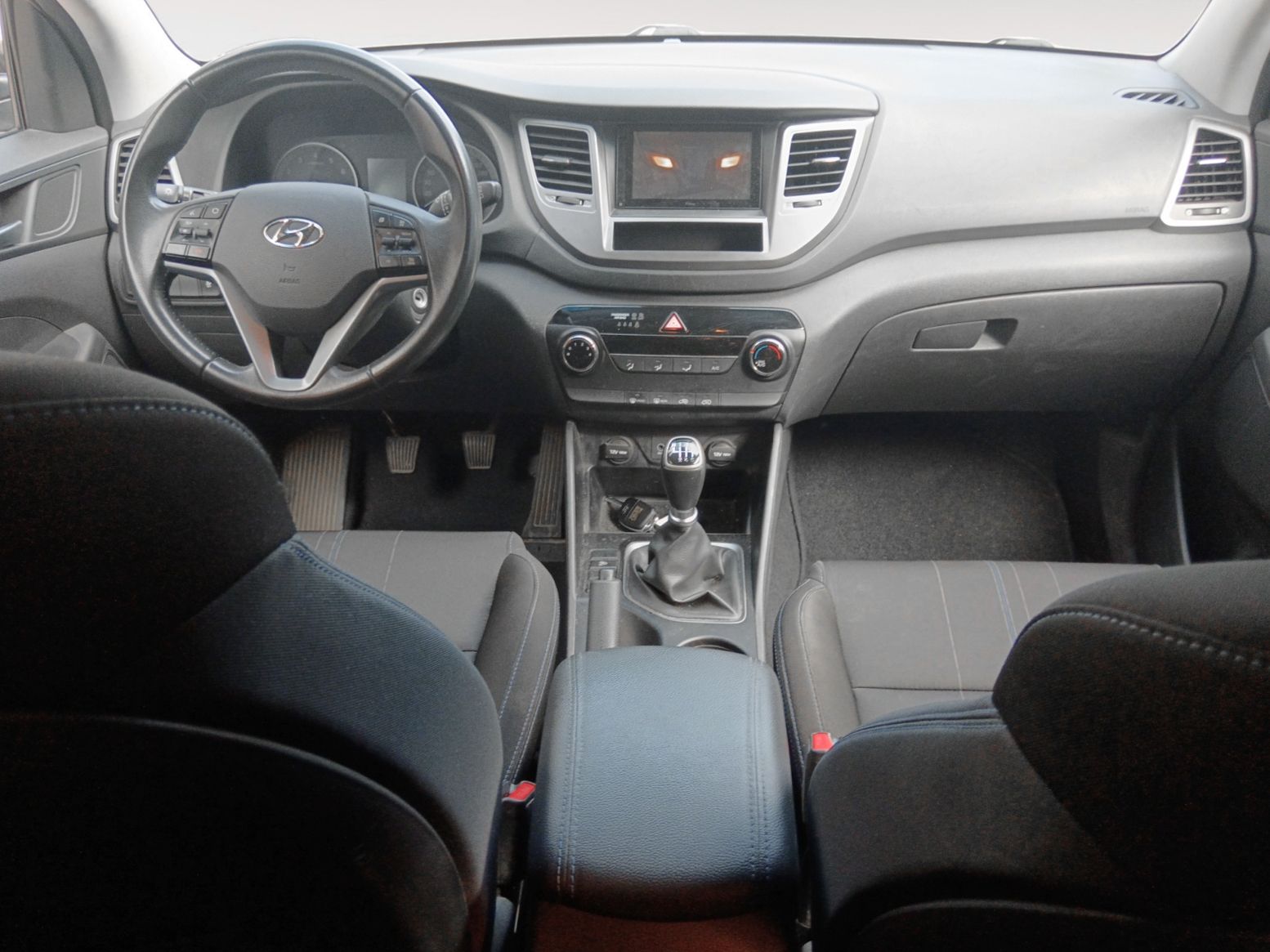 Hyundai Tucson 1.6 GDI BlueDrive Essence 4x2 - foto 9