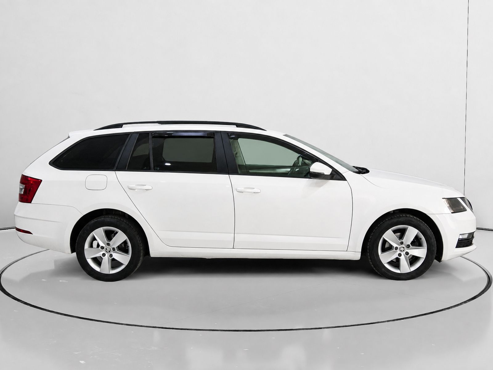 Škoda Octavia 1.6 TDI Ambition - foto 2