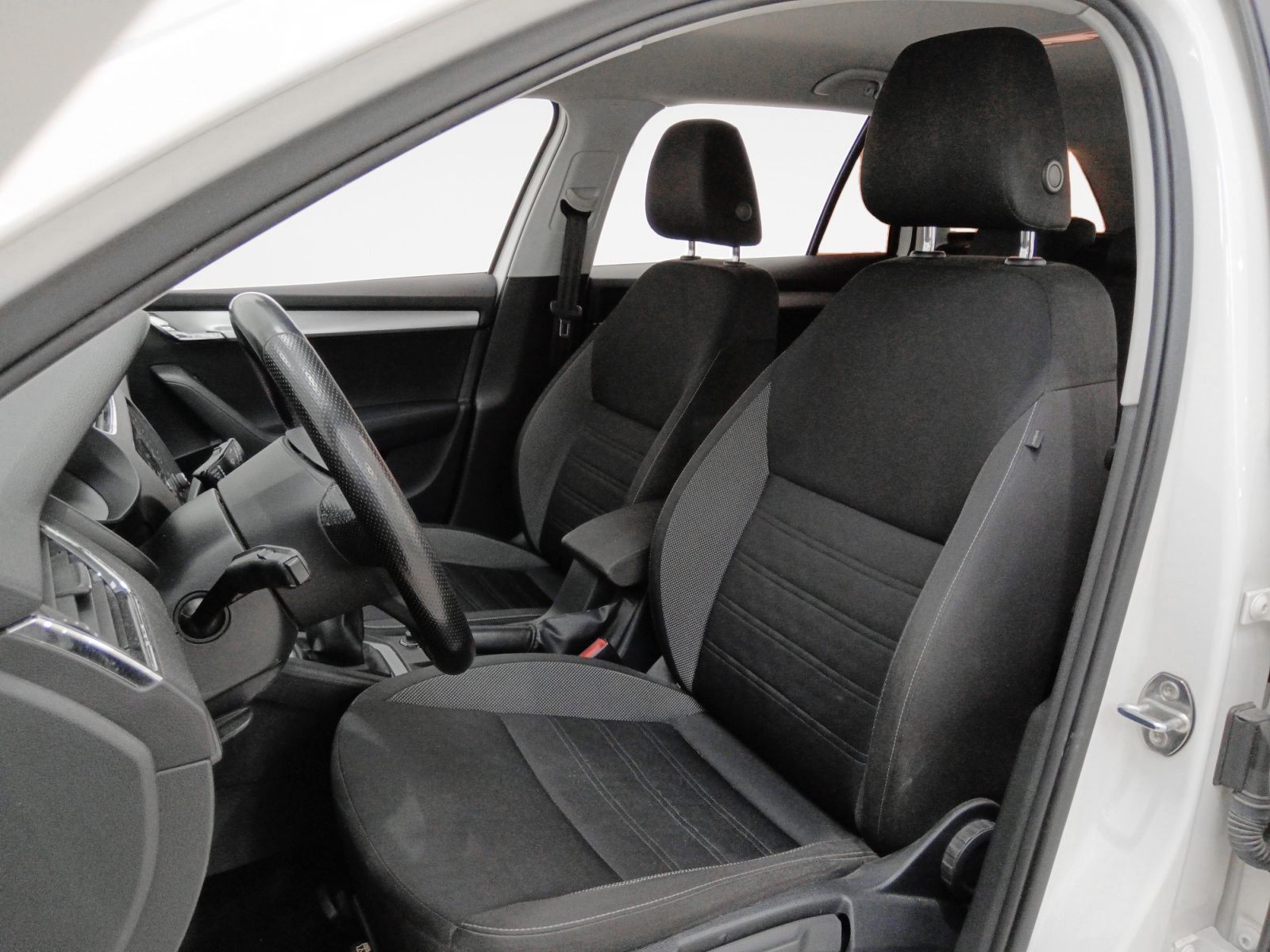 Škoda Octavia 1.6 TDI Ambition - foto 11
