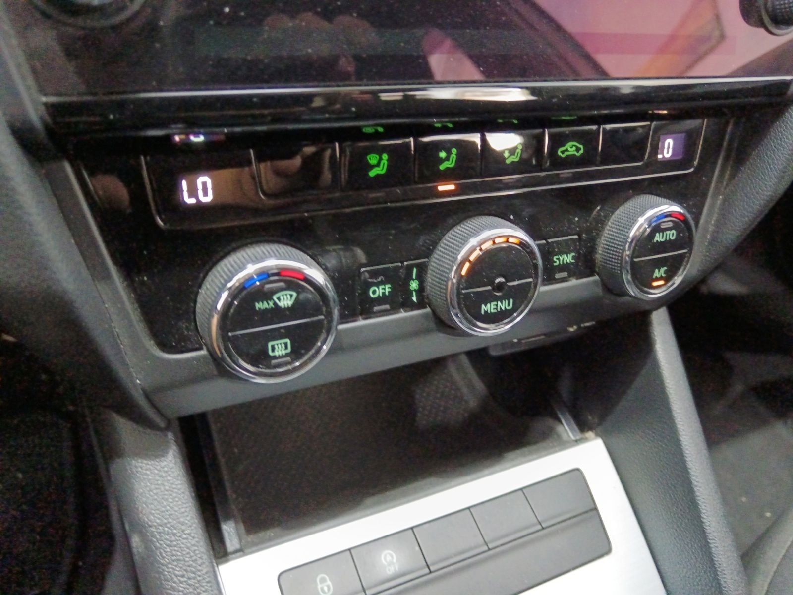 Škoda Octavia 1.6 TDI Ambition - foto 22