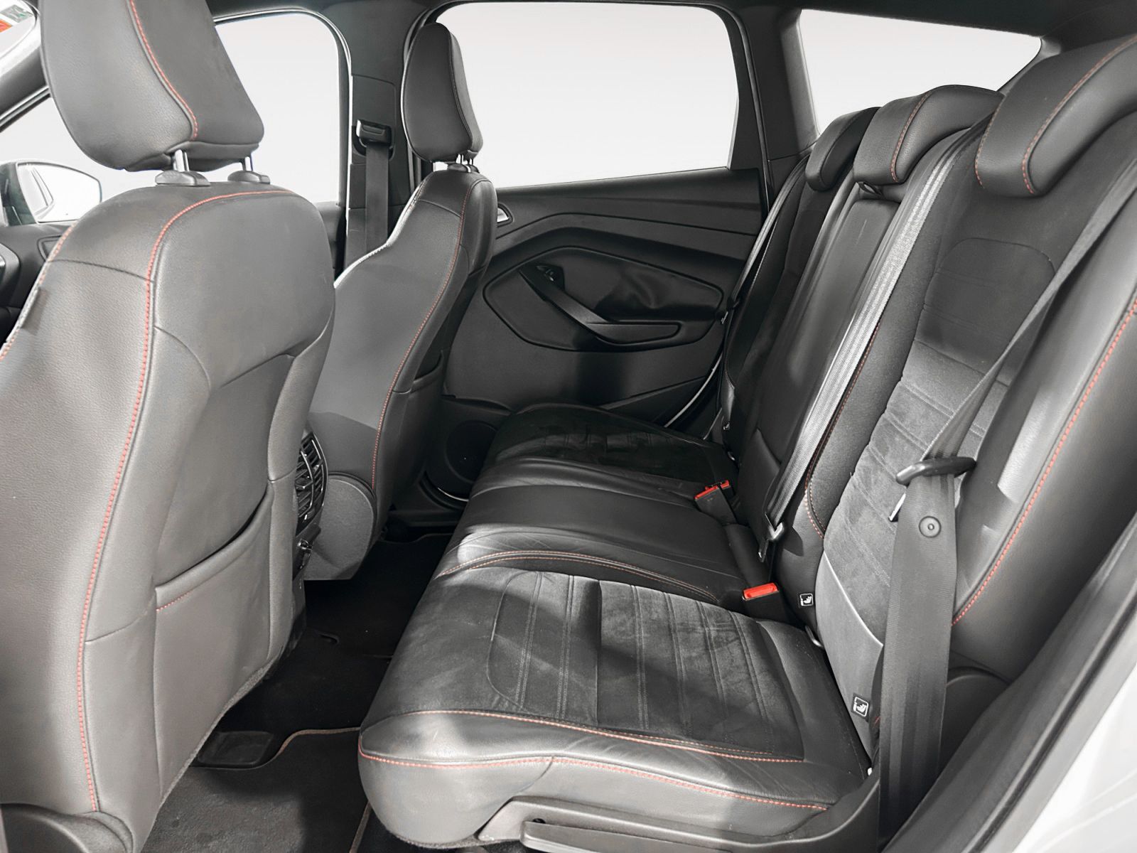 Ford Kuga 1.5 EcoBoost ST-Line Limited Edition 4x2 - foto 12