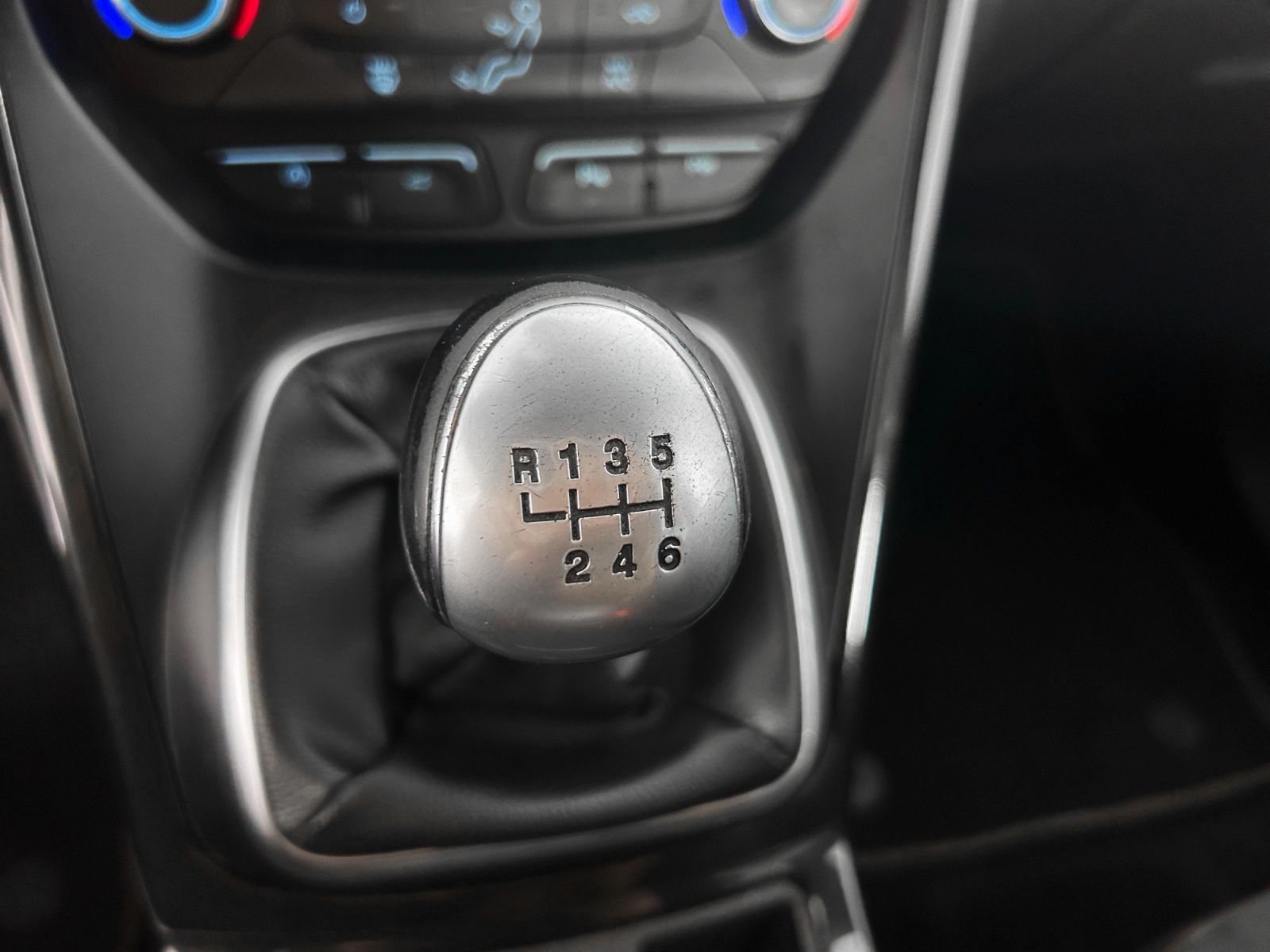 Ford Kuga 1.5 EcoBoost ST-Line Limited Edition 4x2 - foto 15