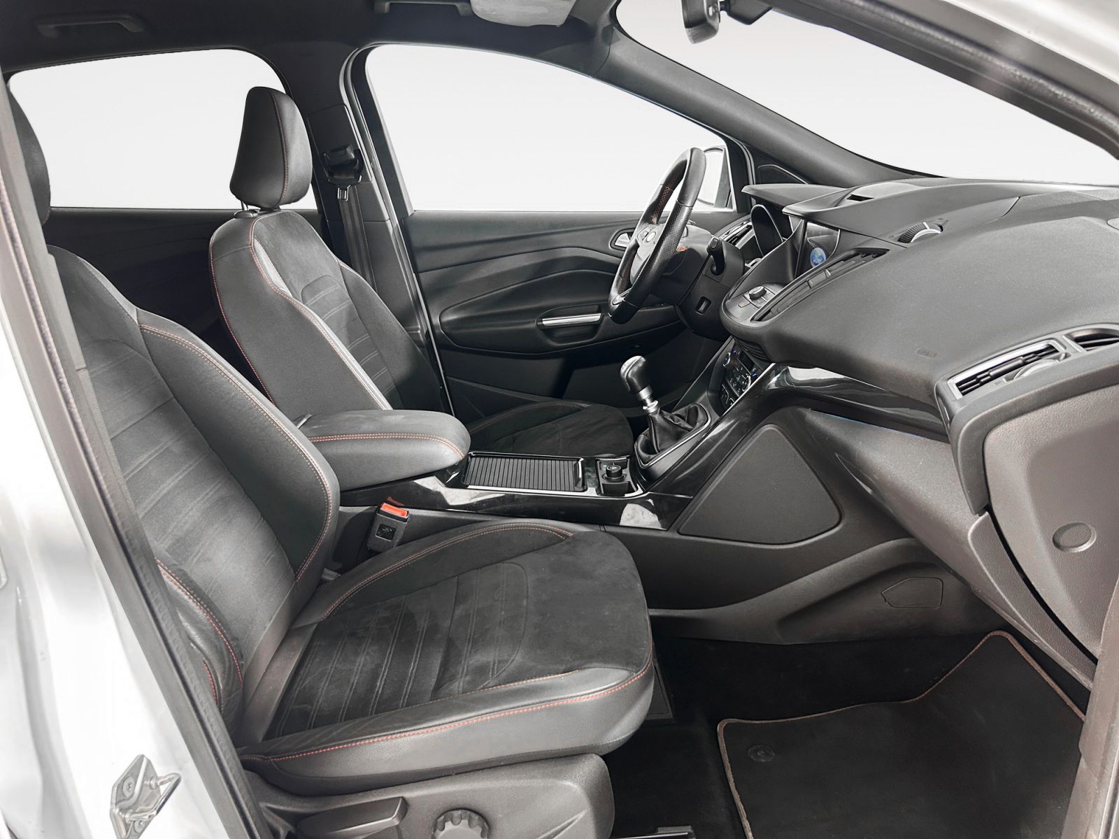 Ford Kuga 1.5 EcoBoost ST-Line Limited Edition 4x2 - foto 13