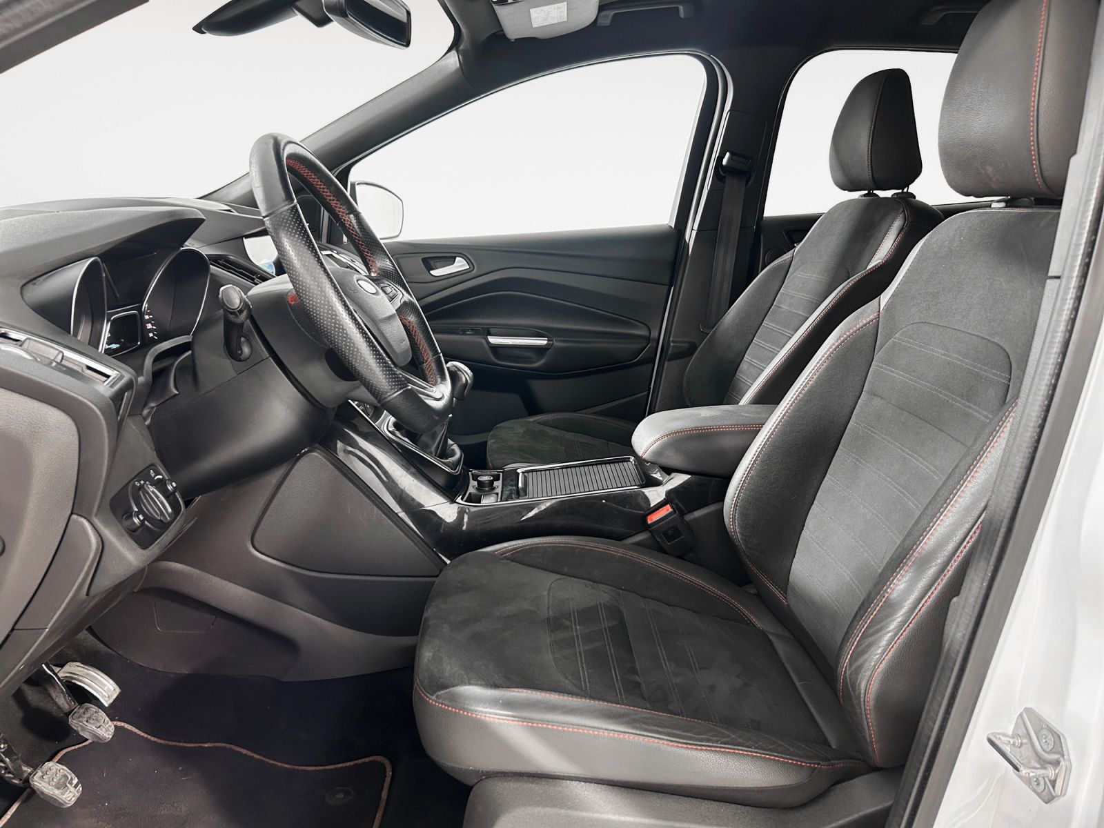 Ford Kuga 1.5 EcoBoost ST-Line Limited Edition 4x2 - foto 11