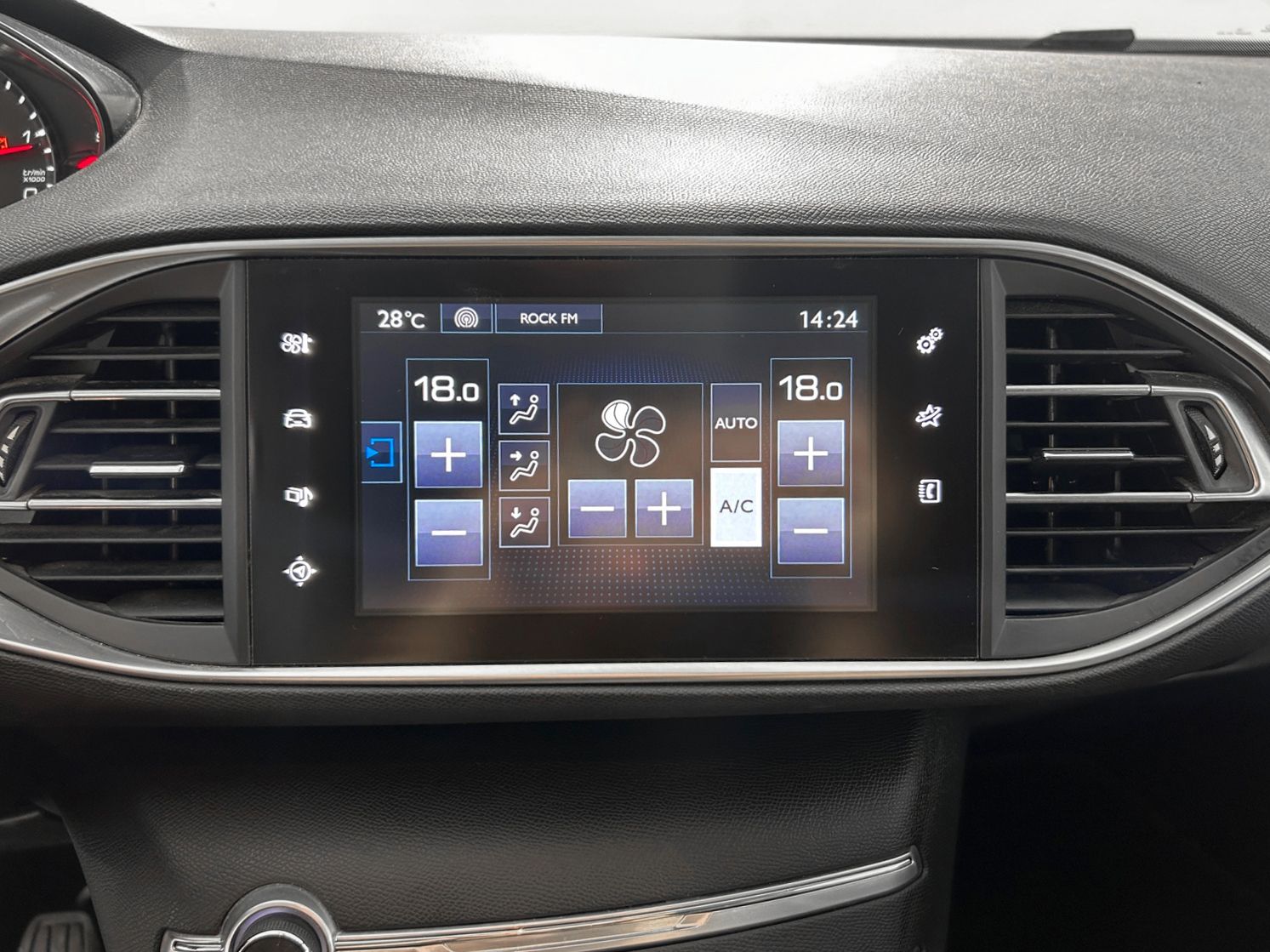 Peugeot 308 BlueHDi 120 Style - foto 21