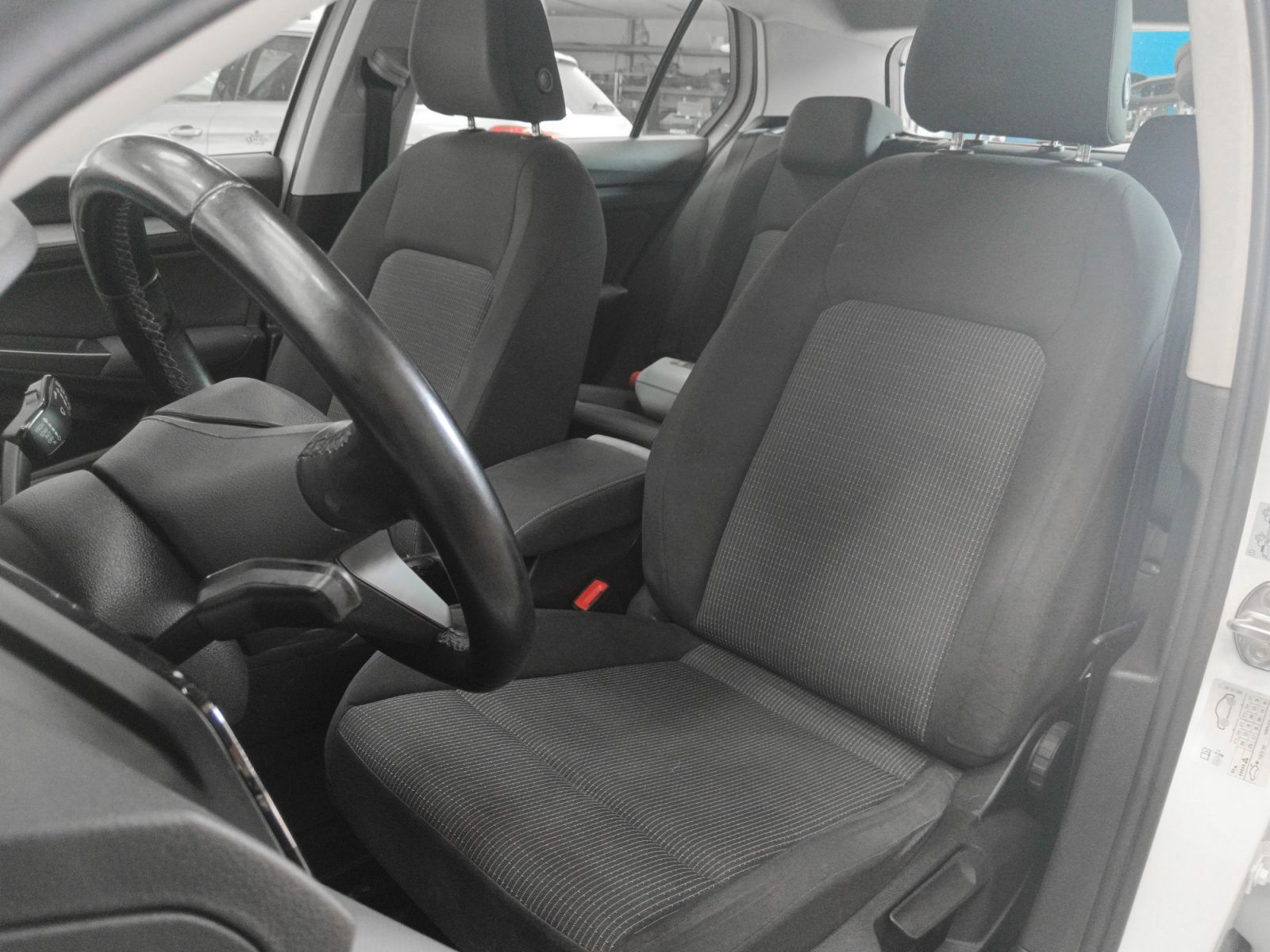 Volkswagen Golf 2.0 TDI - foto 23