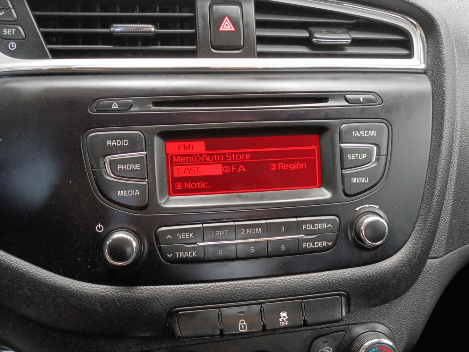 Kia Ceed 1.4 Cvvt Concept Plus - foto 17