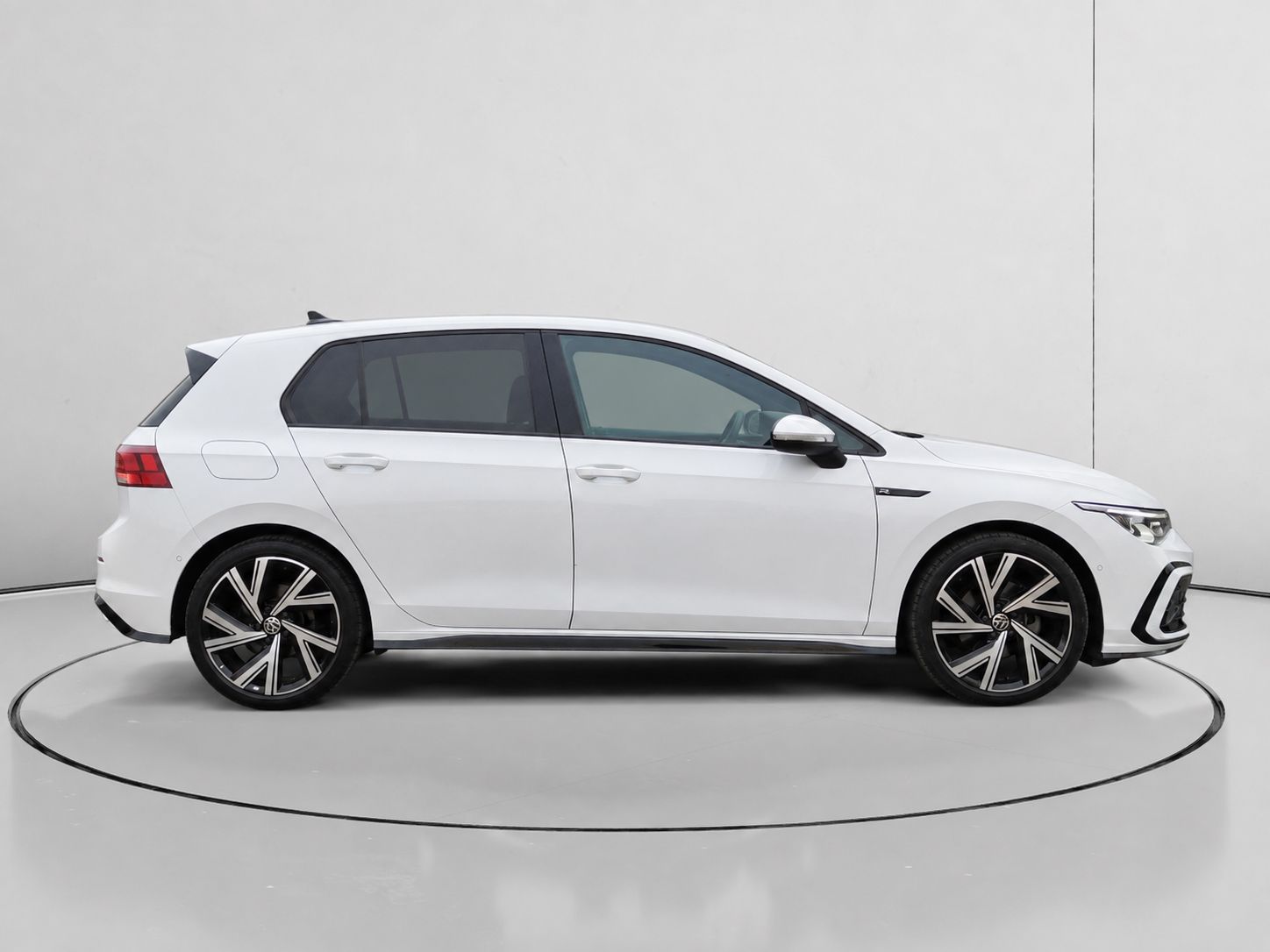 Volkswagen Golf R-Line 1.5 eTSI DSG - foto 2