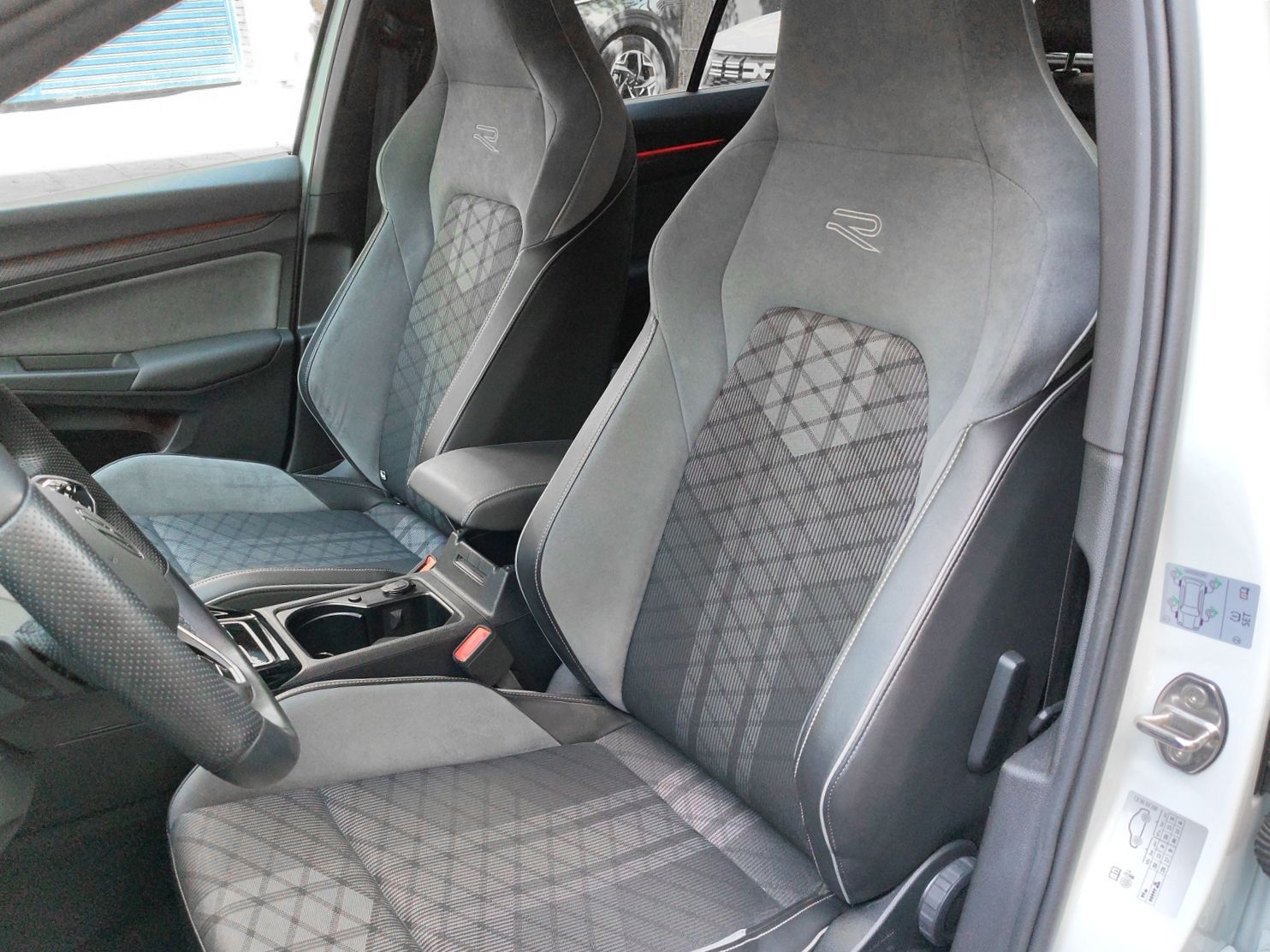 Volkswagen Golf R-Line 1.5 eTSI DSG - foto 22