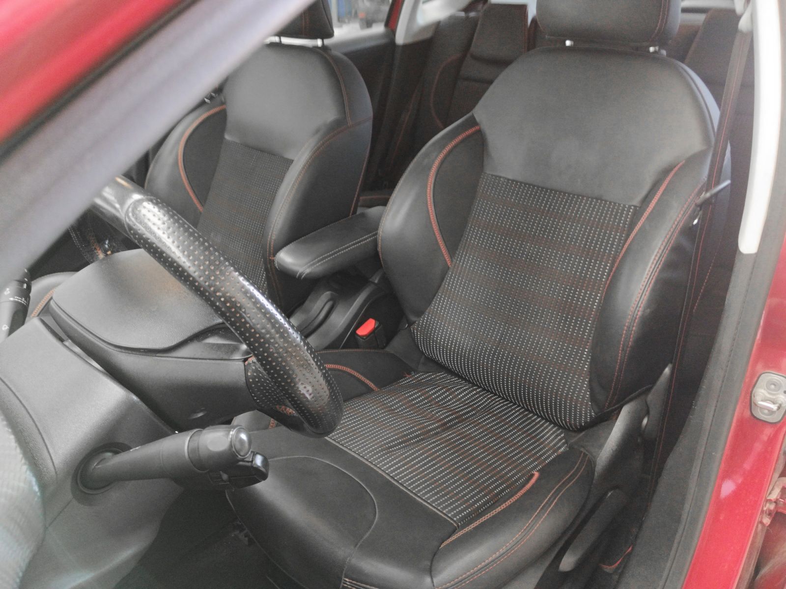 Peugeot 2008 PureTech 110 GT Line - foto 25