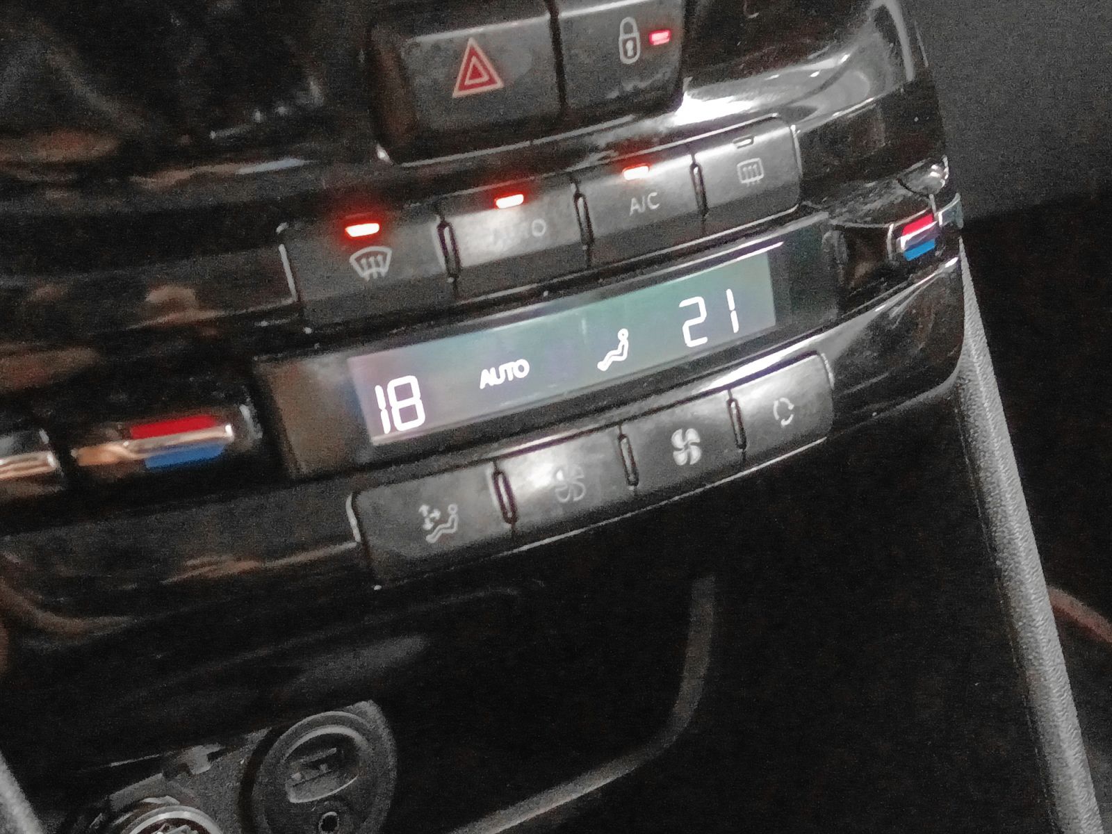Peugeot 2008 PureTech 110 GT Line - foto 22