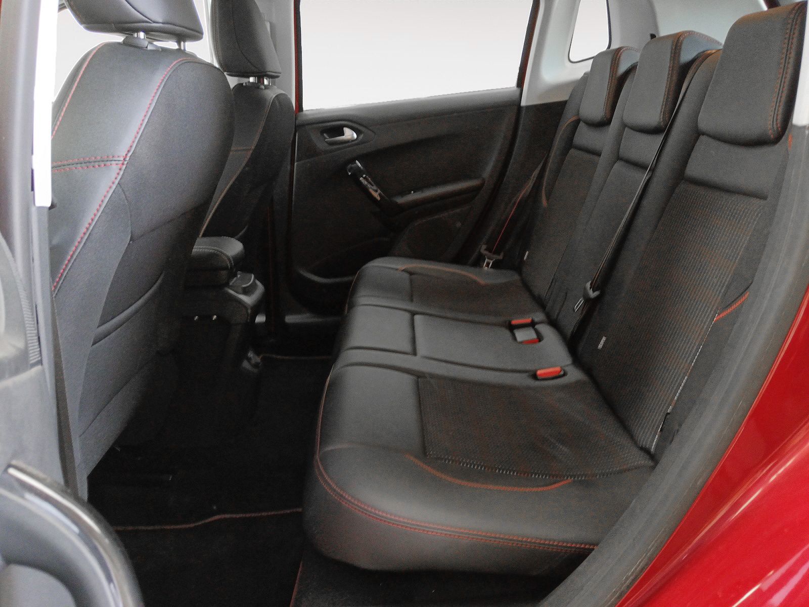 Peugeot 2008 PureTech 110 GT Line - foto 12