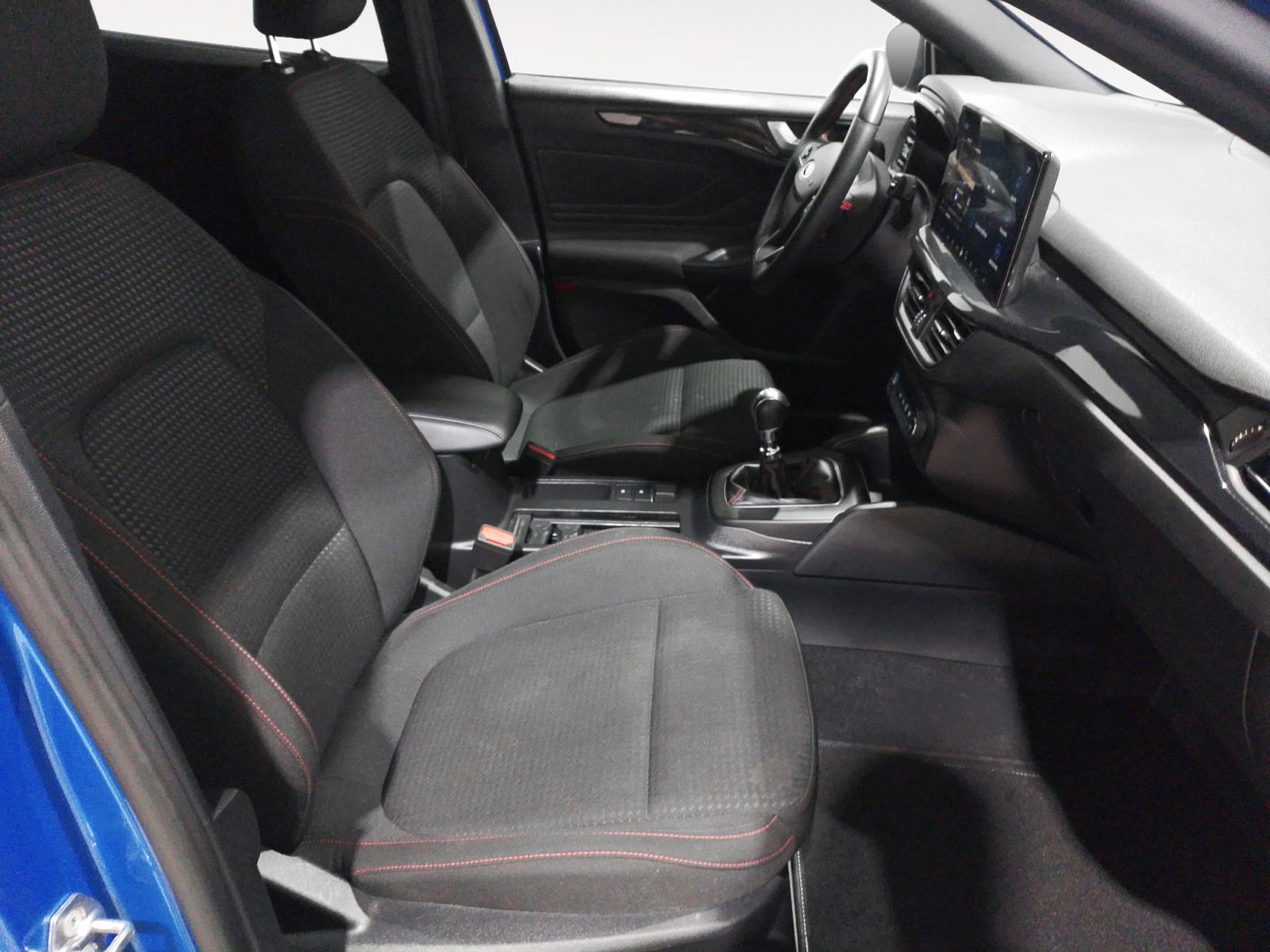 Ford Focus 1.0 EcoBoost MHEV ST-Line - foto 13
