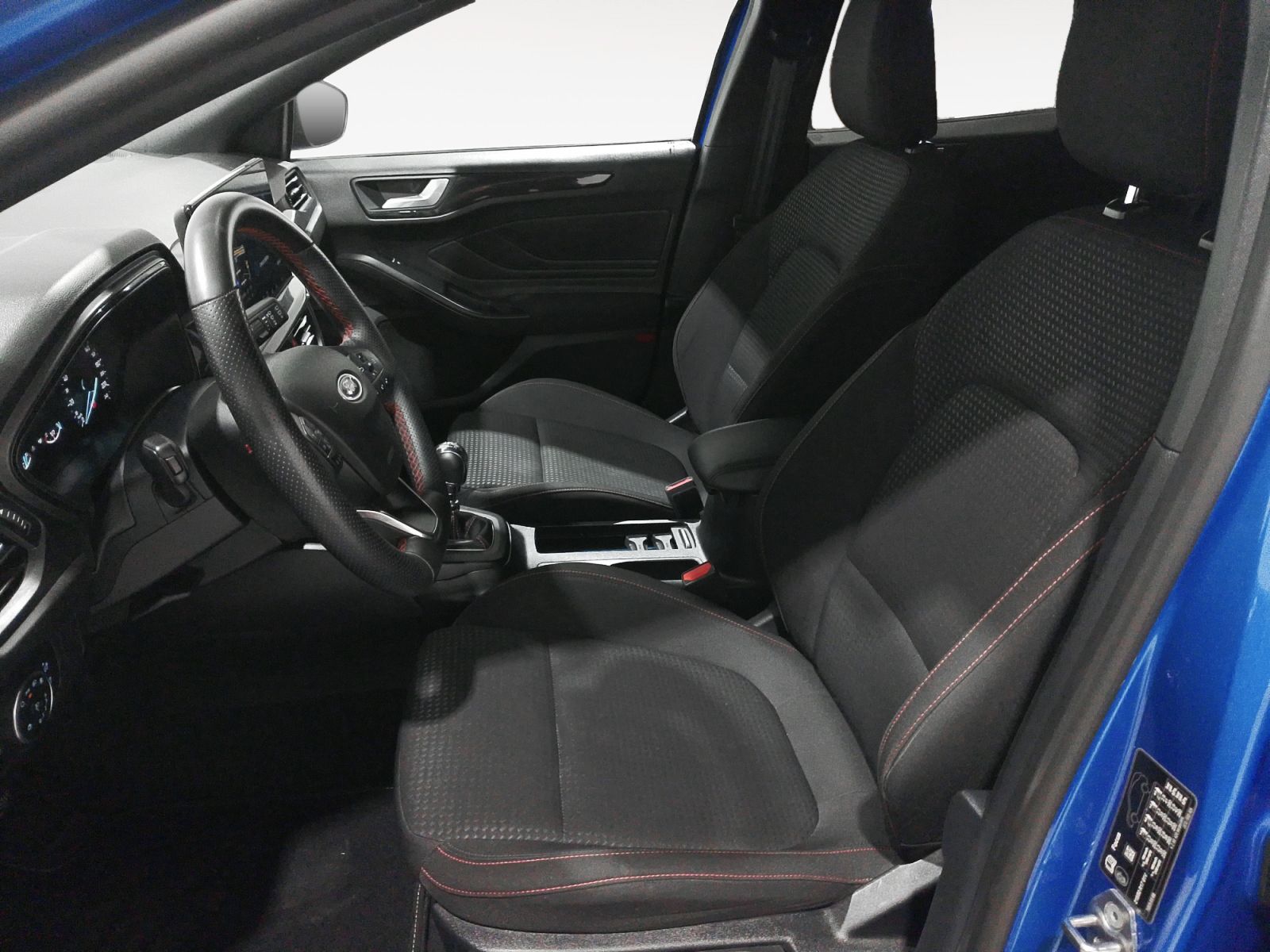 Ford Focus 1.0 EcoBoost MHEV ST-Line - foto 11