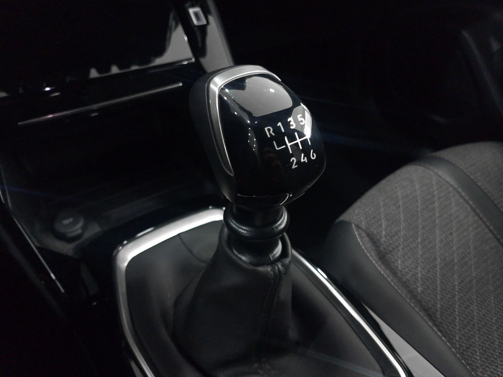Peugeot 2008 PureTech 100 Allure - foto 15