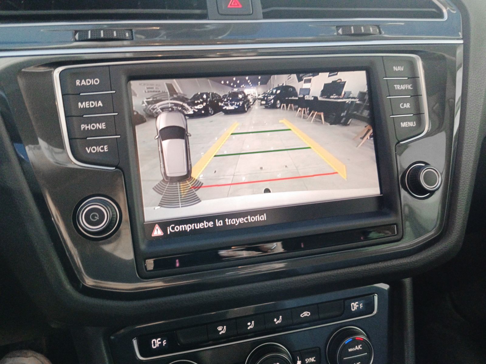 Volkswagen Tiguan Advance 2.0 TDI BMT - foto 21