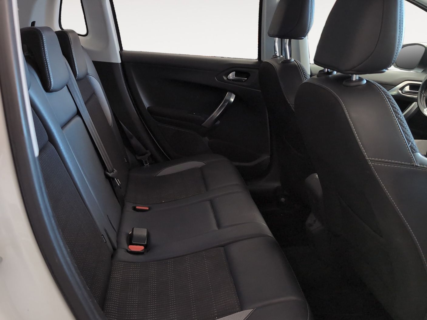 Peugeot 2008 PureTech 110 Allure - foto 12
