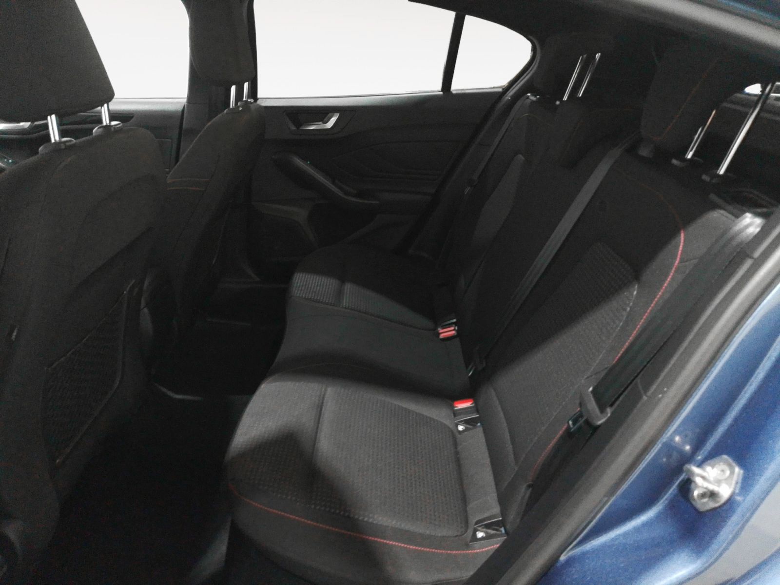 Ford Focus 1.0 EcoBoost MHEV ST-Line - foto 12