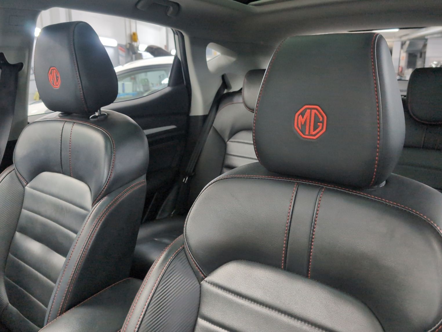 MG ZS 1.0T Luxury - foto 23