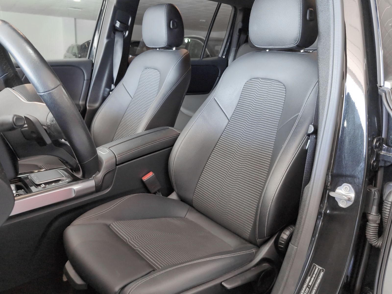 Mercedes-Benz GLB 200 d - foto 24