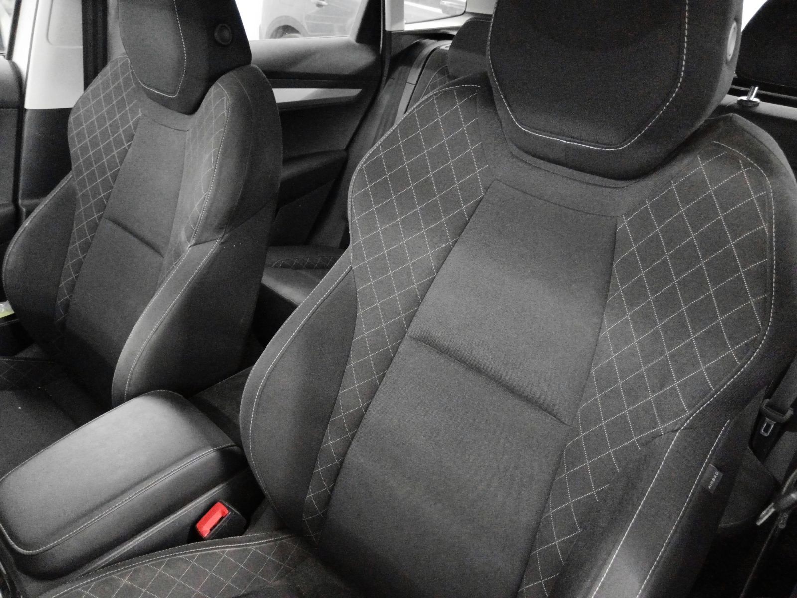 Škoda Karoq 2.0 TDI Ambition 4x4 DSG - foto 23