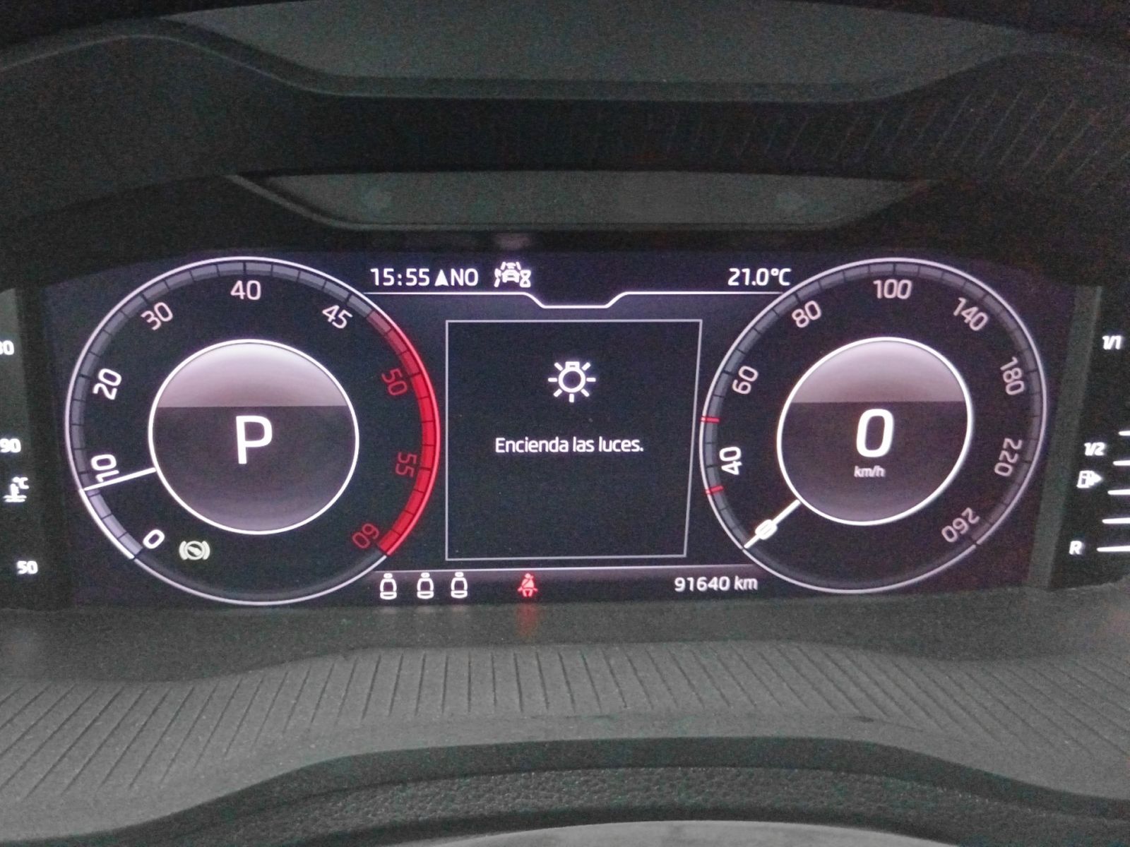 Škoda Karoq 2.0 TDI Ambition 4x4 DSG - foto 16