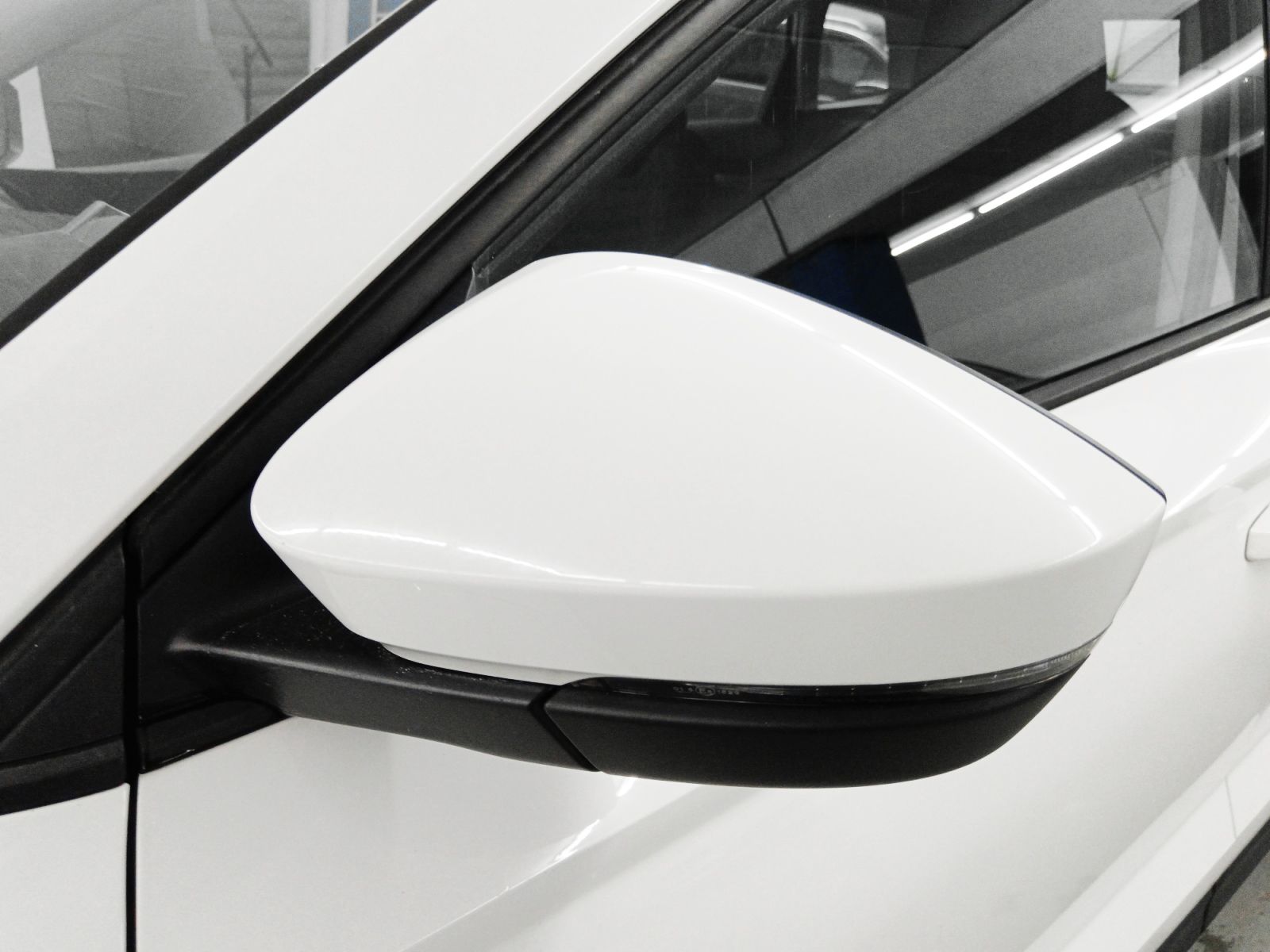 Škoda Karoq 2.0 TDI Ambition 4x4 DSG - foto 24