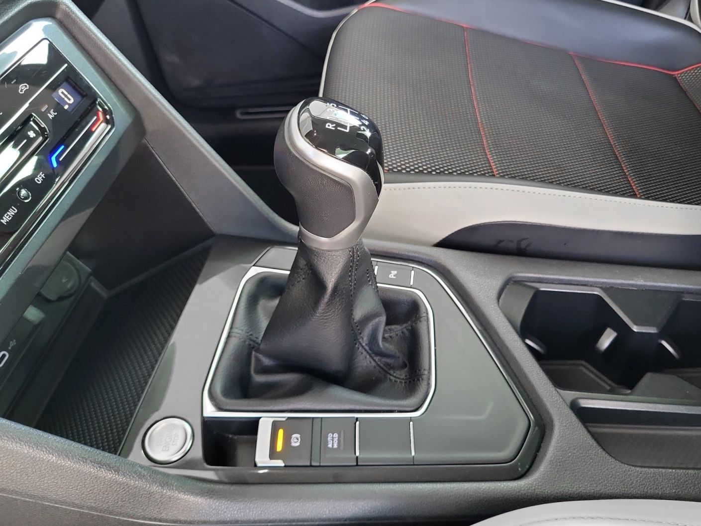 Volkswagen Tiguan Urban Sport 1.5 TSI - foto 16