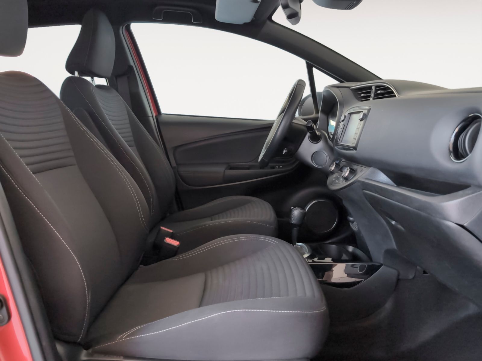 Toyota Yaris 1.5 Hybrid City - foto 13