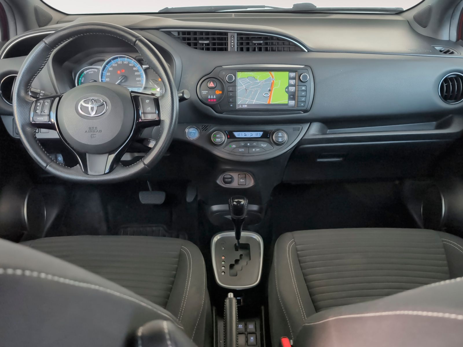 Toyota Yaris 1.5 Hybrid City - foto 9